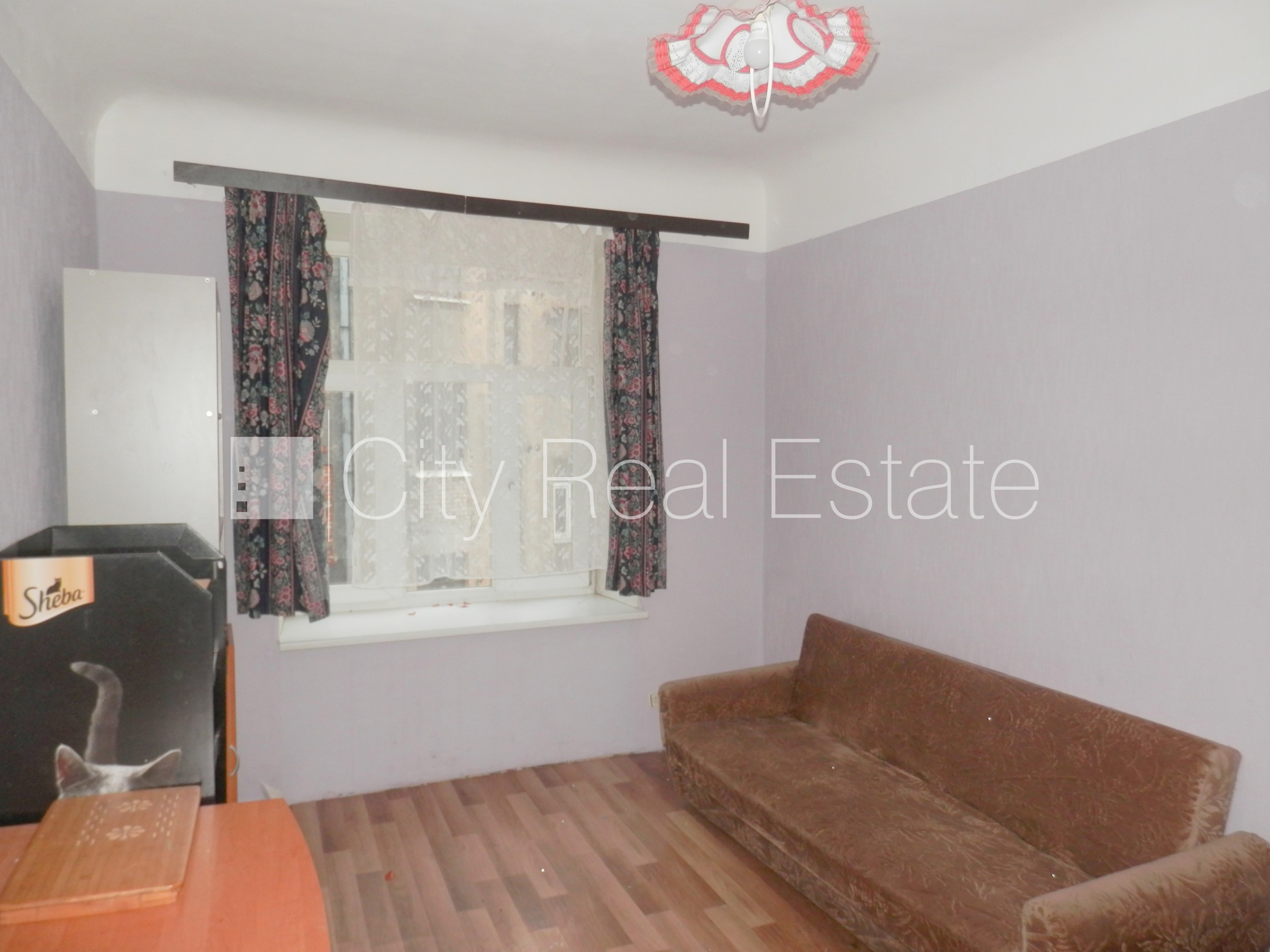 Объявление. Фасадный дом, закрытый двор, вход с улицы, лестничная клетка после косметического ремонта, окна Цена: 250 EUR/мес. Foto #13