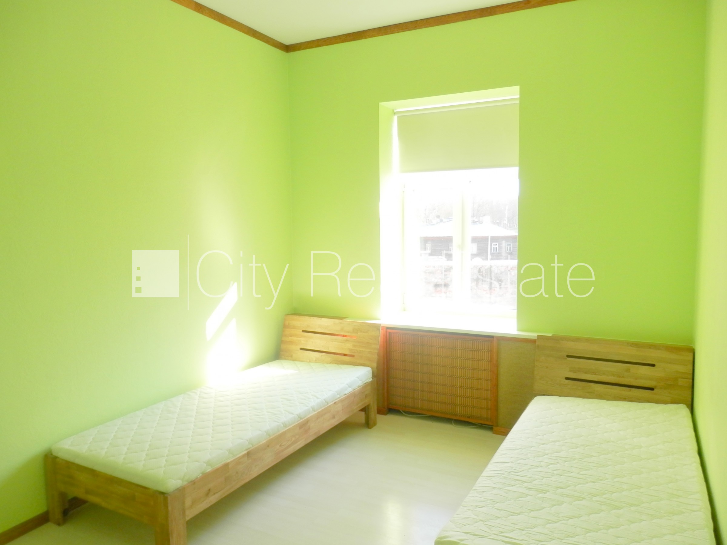 Sludinājumi. Fasādes māja, slēgts pagalms, bezmaksas stāvvieta pagalmā, ieeja no pagalma, kāpņu telpa pēc Cena: 550 EUR/mēn Foto #9