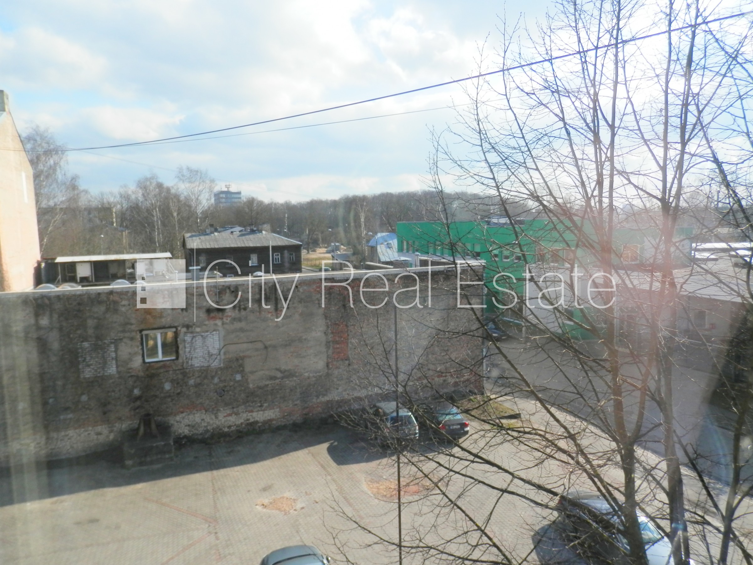 Sludinājumi. Fasādes māja, slēgts pagalms, bezmaksas stāvvieta pagalmā, ieeja no pagalma, kāpņu telpa pēc Cena: 550 EUR/mēn Foto #10