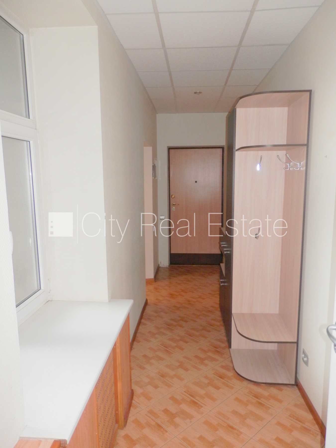 Sludinājumi. Fasādes māja, slēgts pagalms, bezmaksas stāvvieta pagalmā, ieeja no pagalma, kāpņu telpa pēc Cena: 550 EUR/mēn Foto #13