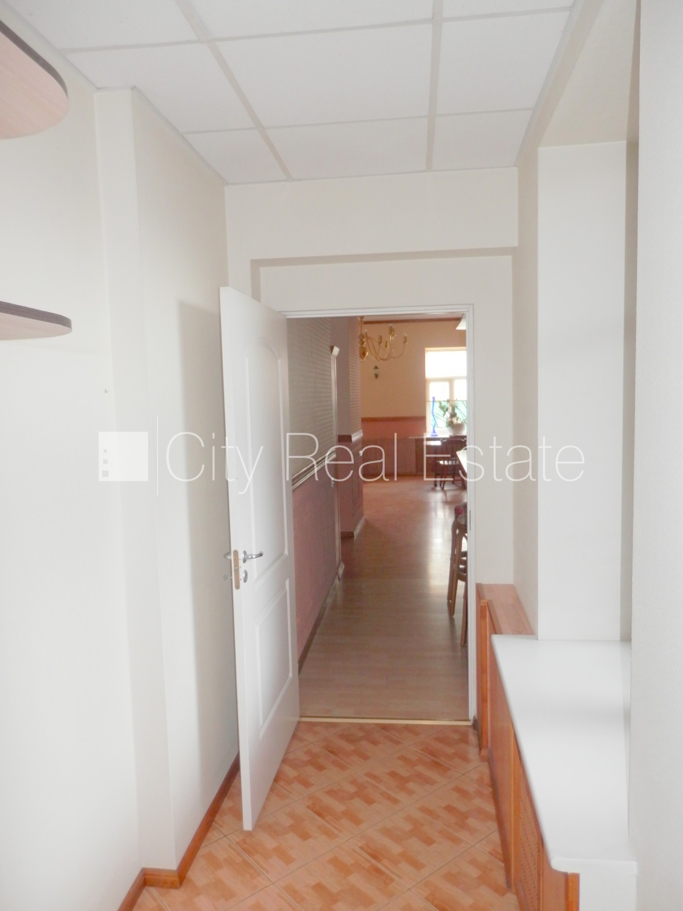 Sludinājumi. Fasādes māja, slēgts pagalms, bezmaksas stāvvieta pagalmā, ieeja no pagalma, kāpņu telpa pēc Cena: 550 EUR/mēn Foto #23