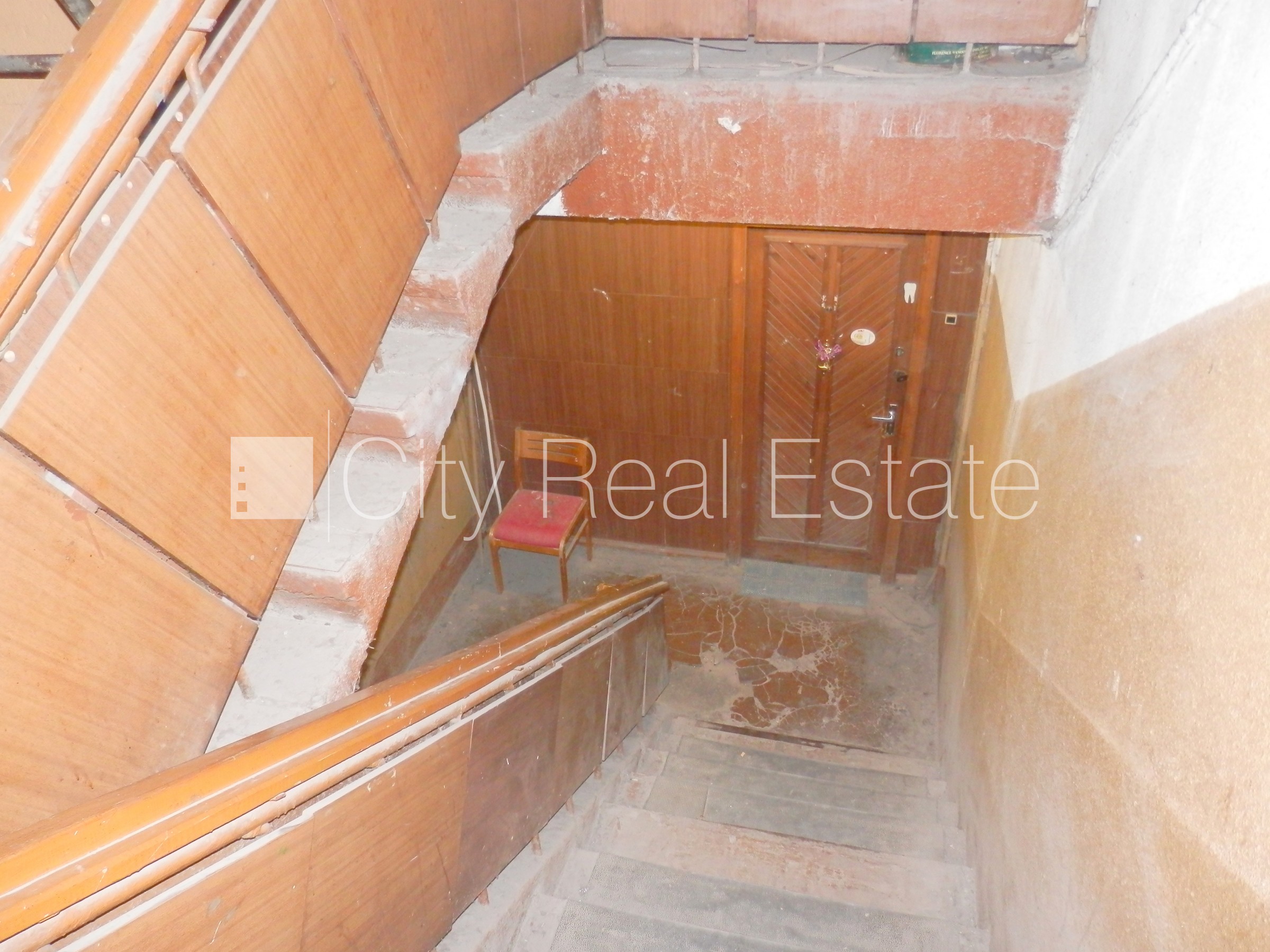 Объявление. Фасадный дом, закрытый двор, места для нескольких машин, охраняемая территория, въезд на территорию Цена: 1500 EUR/мес. Foto #17