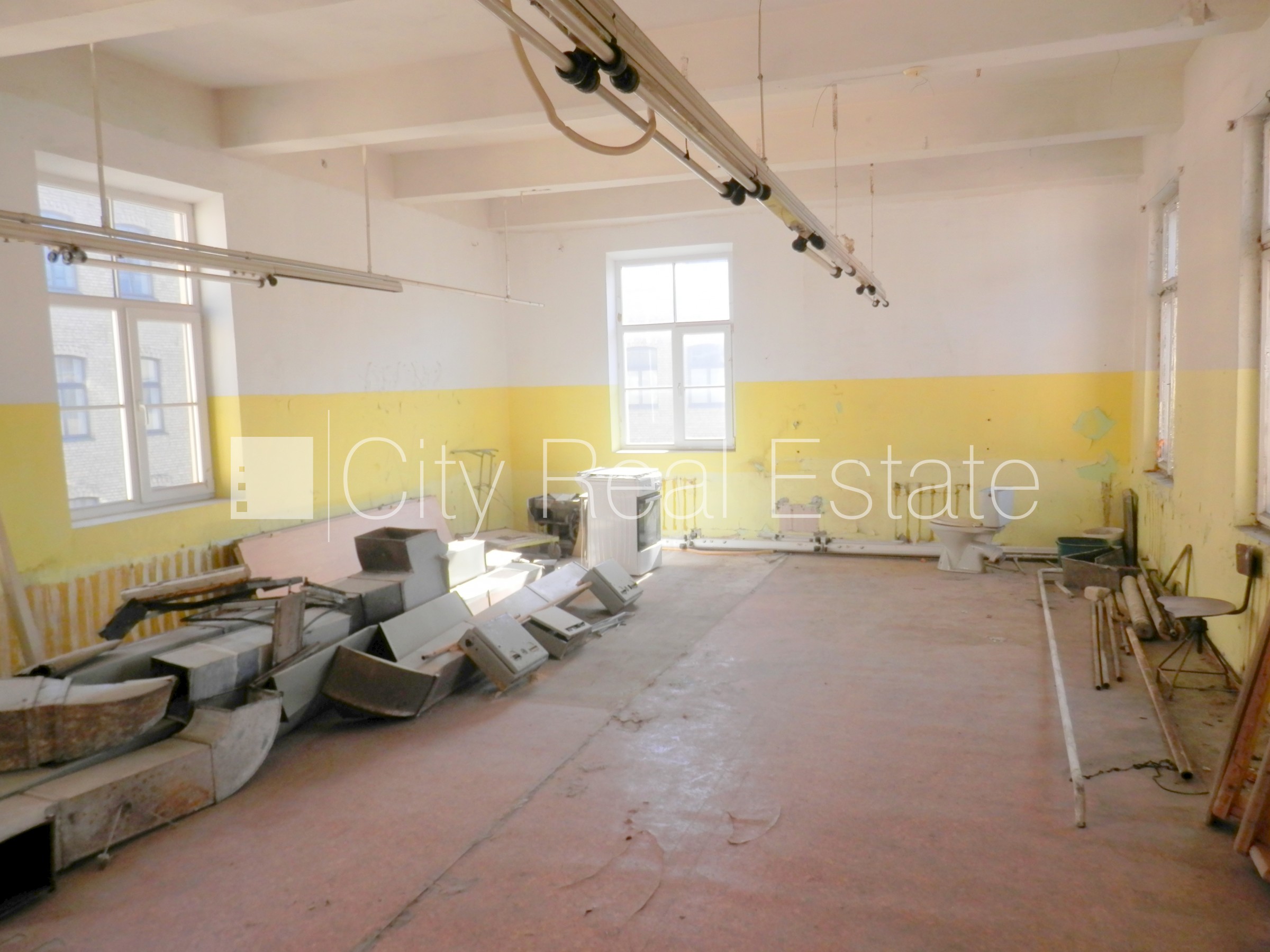 Объявление. Фасадный дом, закрытый двор, места для нескольких машин, охраняемая территория, въезд на территорию Цена: 1500 EUR/мес. Foto #8