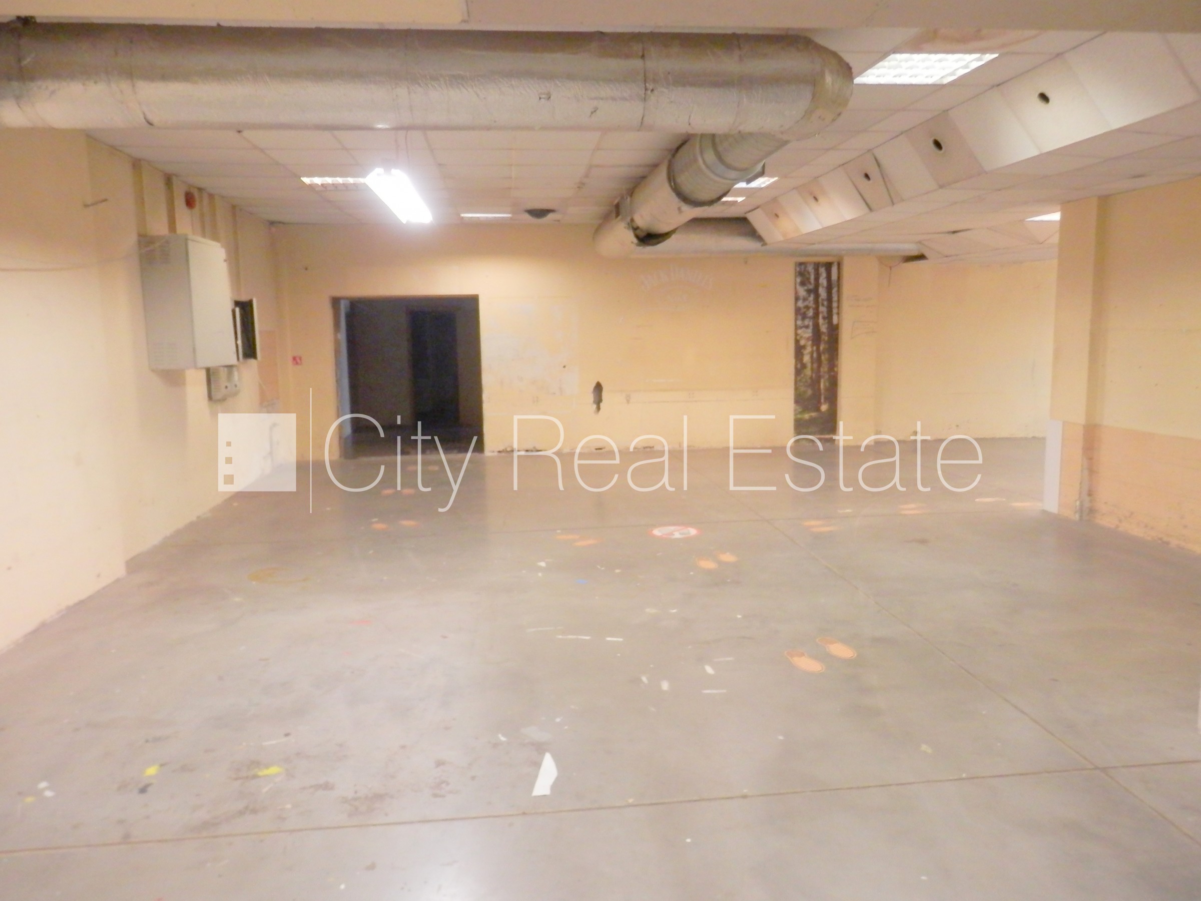 Объявление. Фасадный дом, закрытая территория, места для нескольких машин, охраняемая территория, объект Цена: 1625 EUR/мес. Foto #6