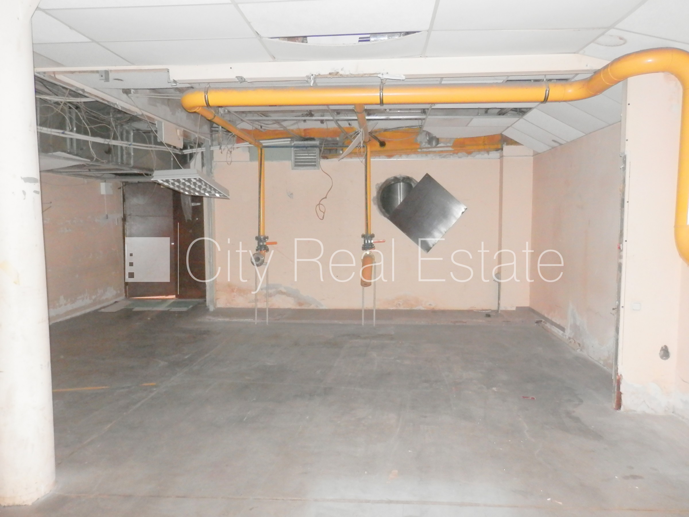 Объявление. Фасадный дом, закрытая территория, места для нескольких машин, охраняемая территория, объект Цена: 1625 EUR/мес. Foto #9