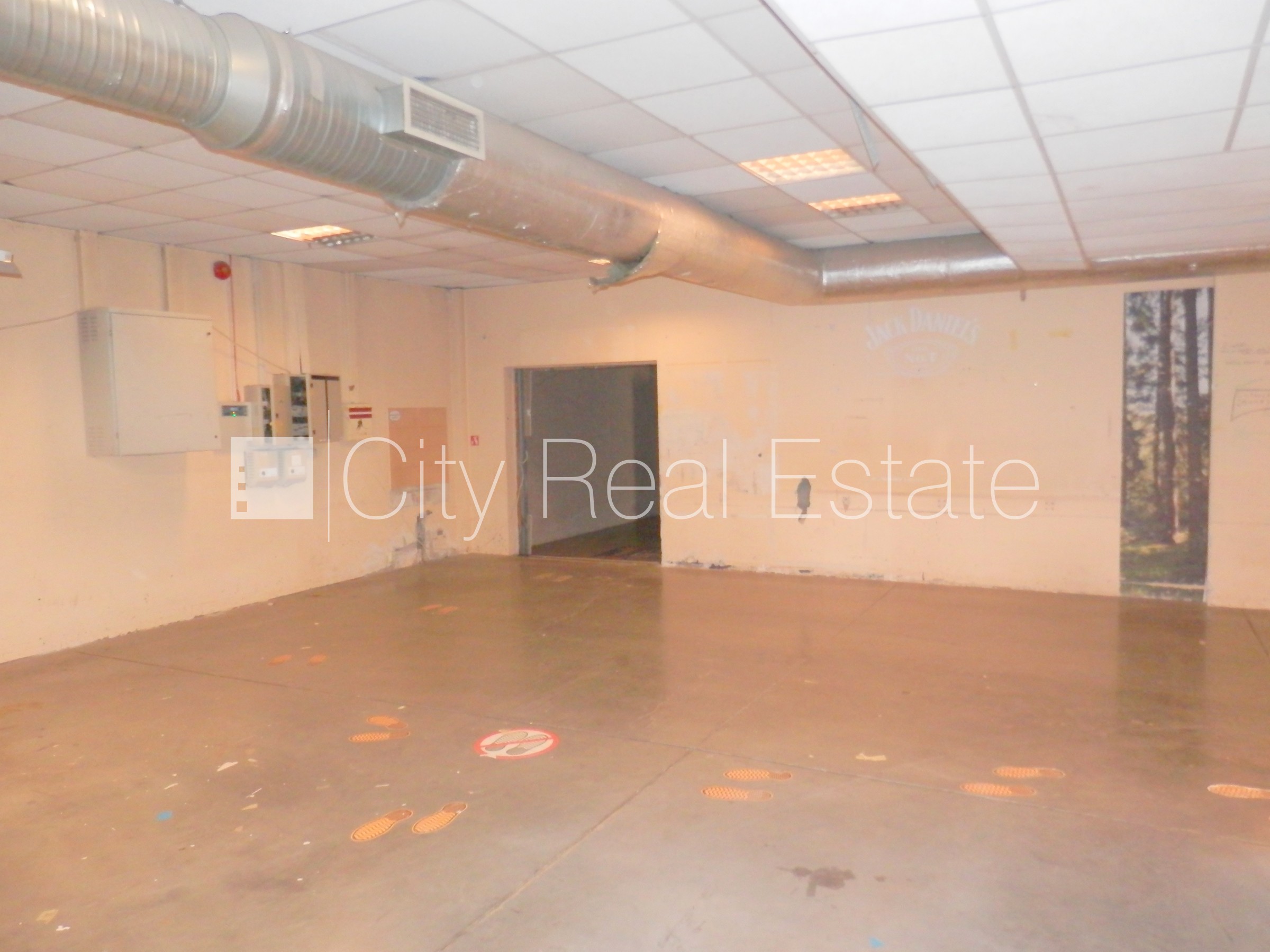 Объявление. Фасадный дом, закрытая территория, места для нескольких машин, охраняемая территория, объект Цена: 1625 EUR/мес. Foto #16