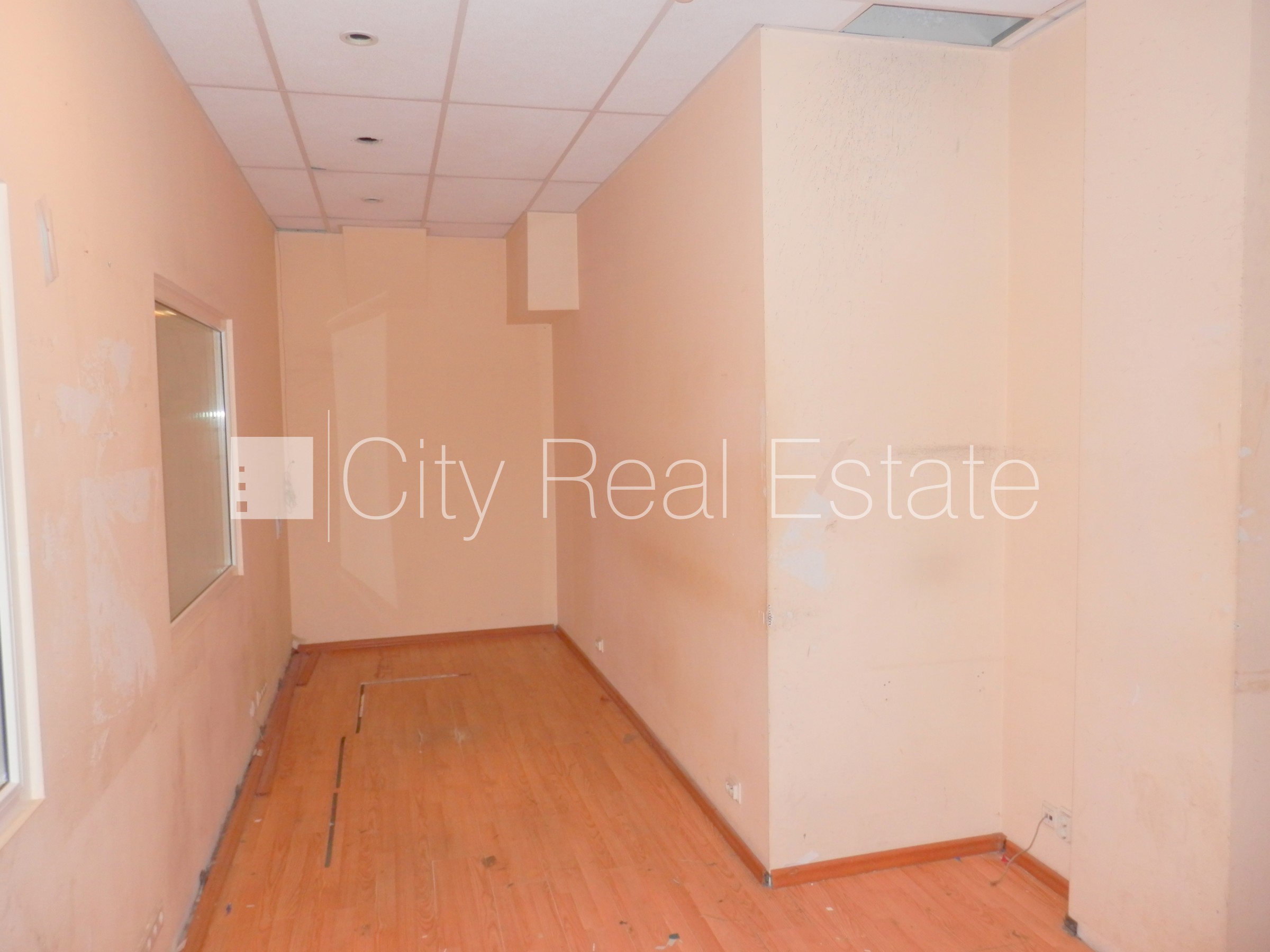 Объявление. Фасадный дом, закрытая территория, места для нескольких машин, охраняемая территория, объект Цена: 1625 EUR/мес. Foto #17