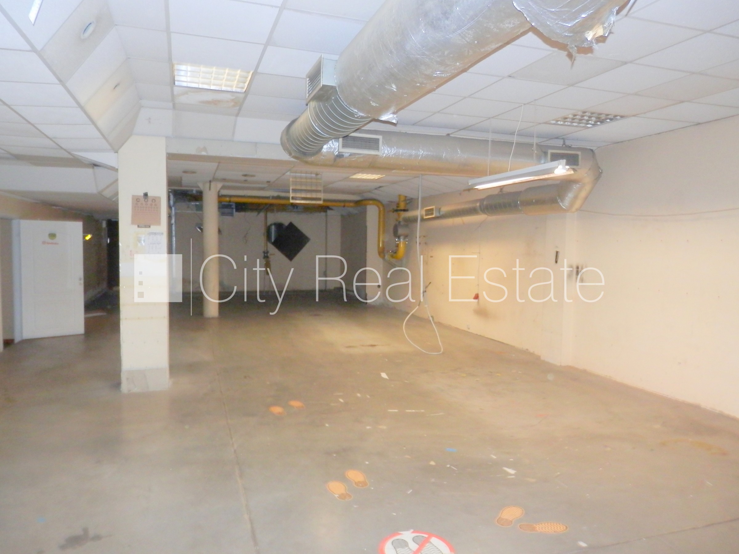 Объявление. Фасадный дом, закрытая территория, места для нескольких машин, охраняемая территория, объект Цена: 1625 EUR/мес. Foto #5