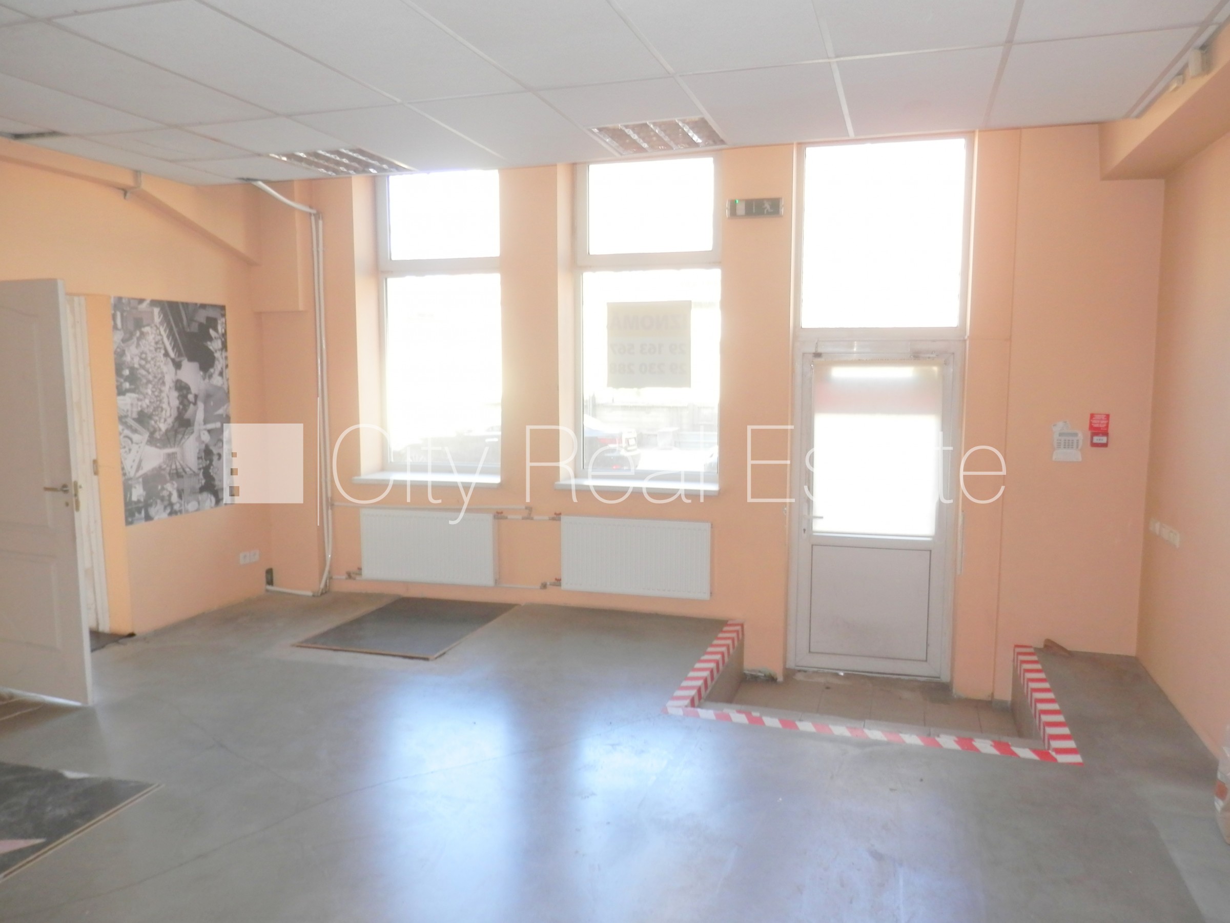 Объявление. Фасадный дом, закрытая территория, места для нескольких машин, охраняемая территория, объект Цена: 1625 EUR/мес. Foto #2