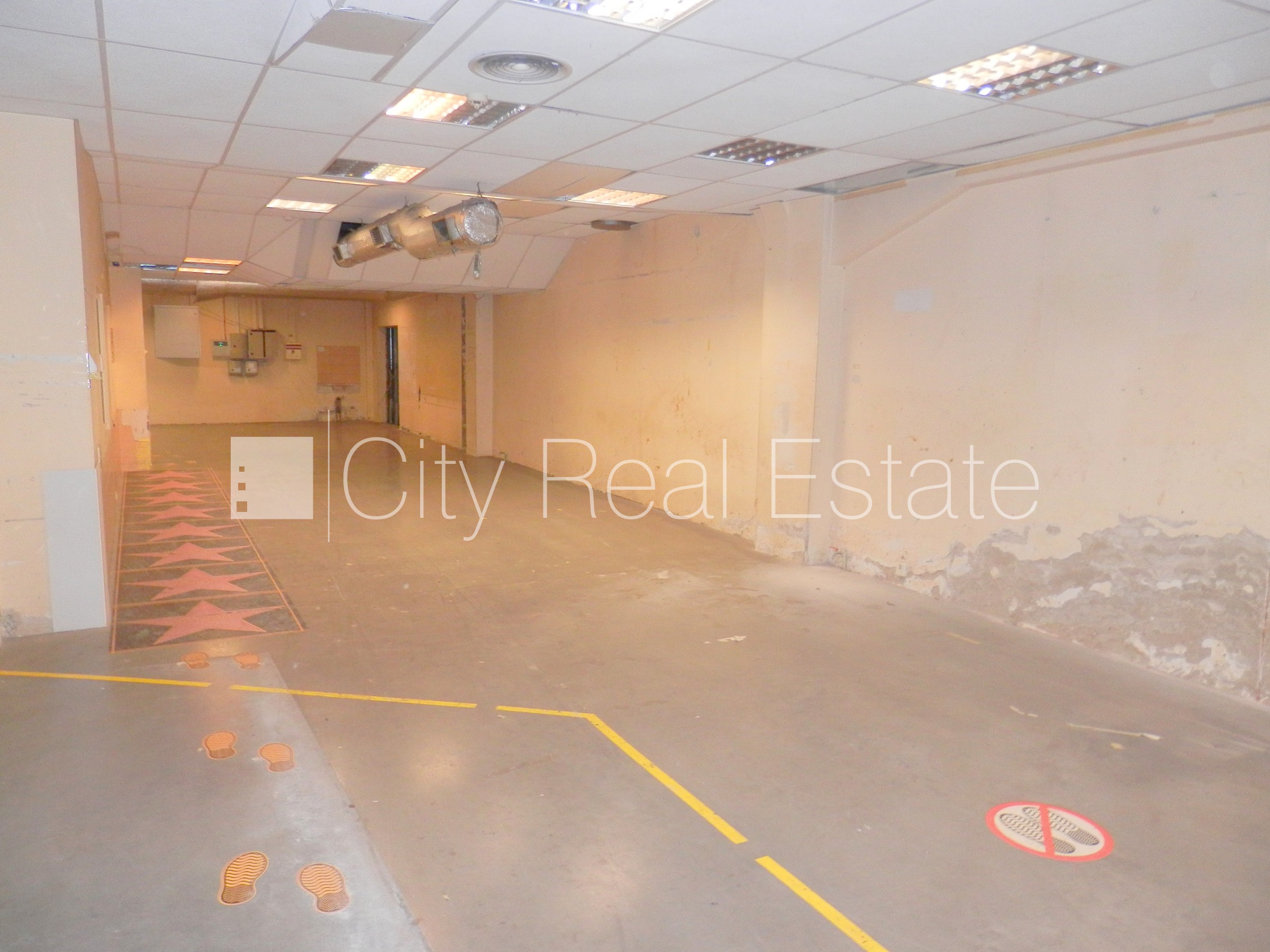 Объявление. Фасадный дом, закрытая территория, места для нескольких машин, охраняемая территория, объект Цена: 1625 EUR/мес. Foto #14