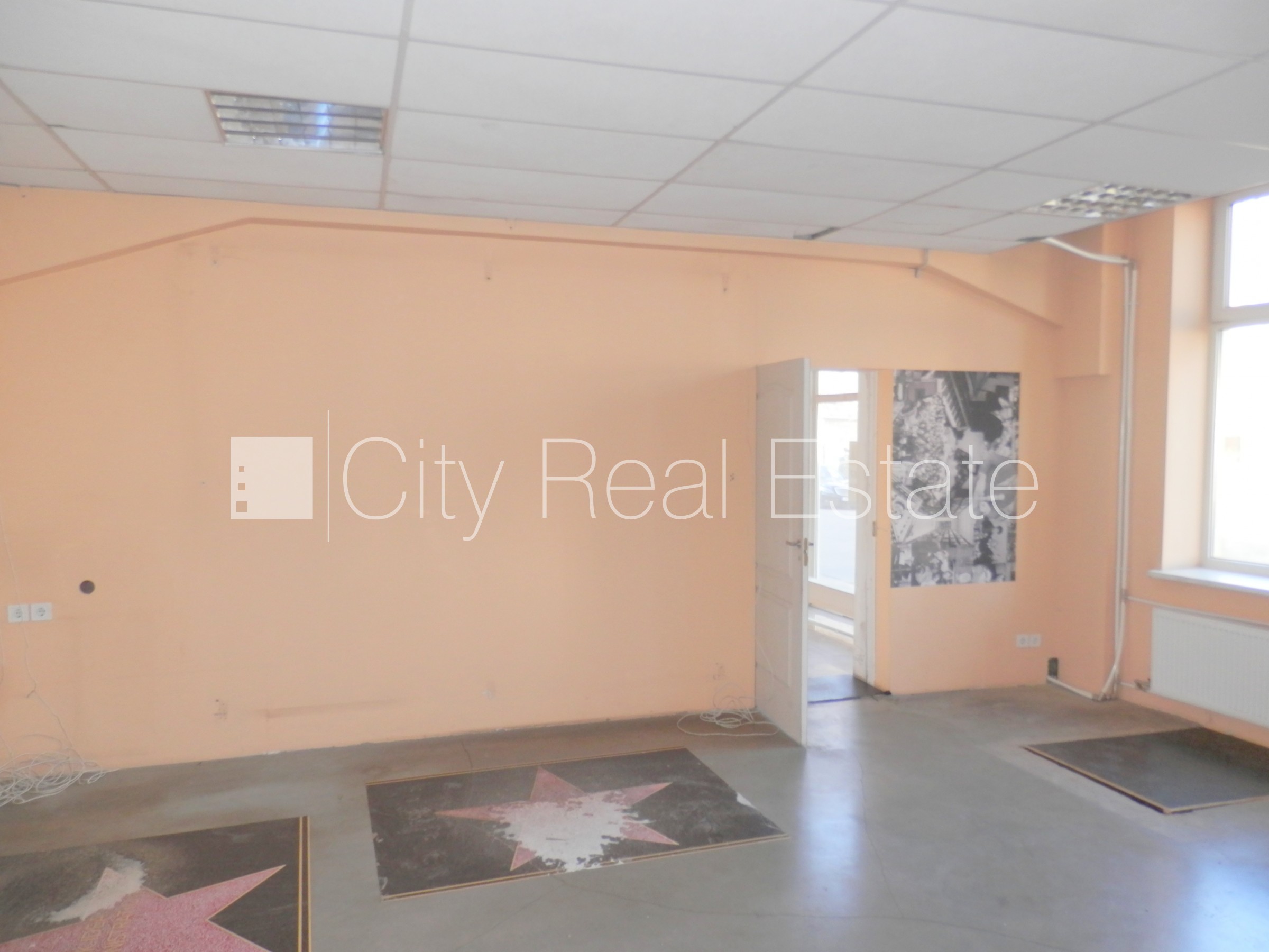 Объявление. Фасадный дом, закрытая территория, места для нескольких машин, охраняемая территория, объект Цена: 1625 EUR/мес. Foto #7