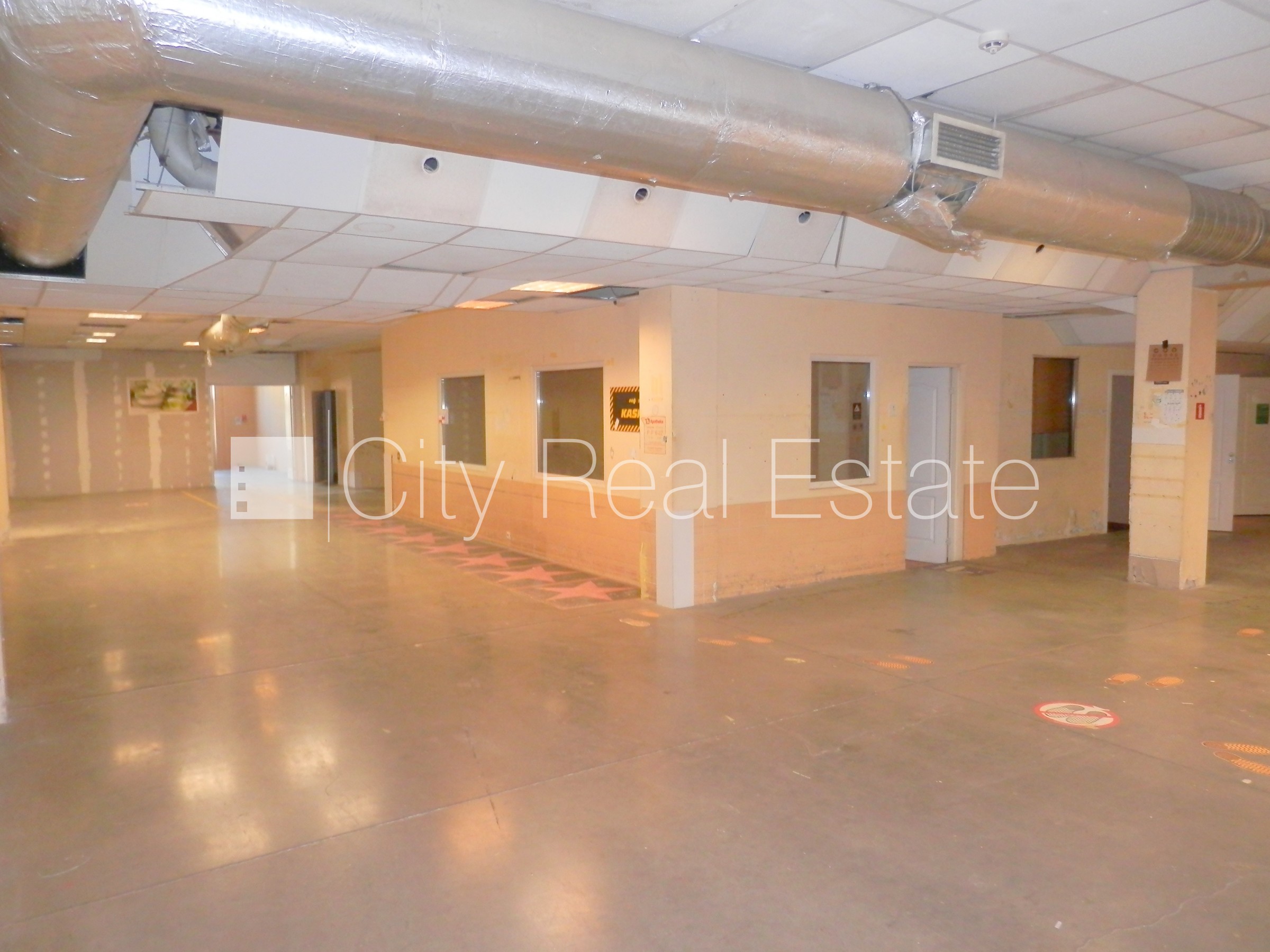 Объявление. Фасадный дом, закрытая территория, места для нескольких машин, охраняемая территория, объект Цена: 1625 EUR/мес. Foto #8