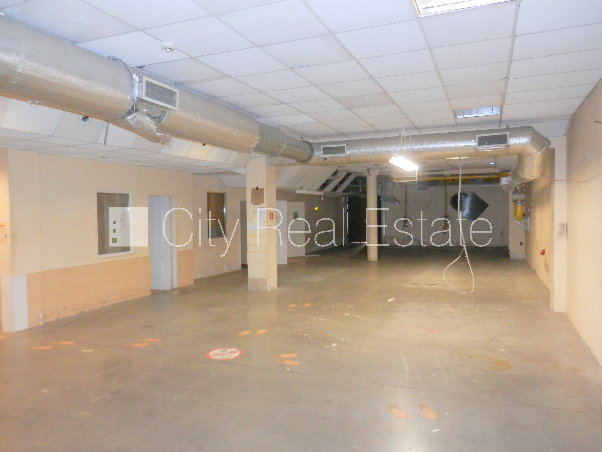 Объявление. Фасадный дом, закрытая территория, места для нескольких машин, охраняемая территория, объект Цена: 1625 EUR/мес. Foto #10