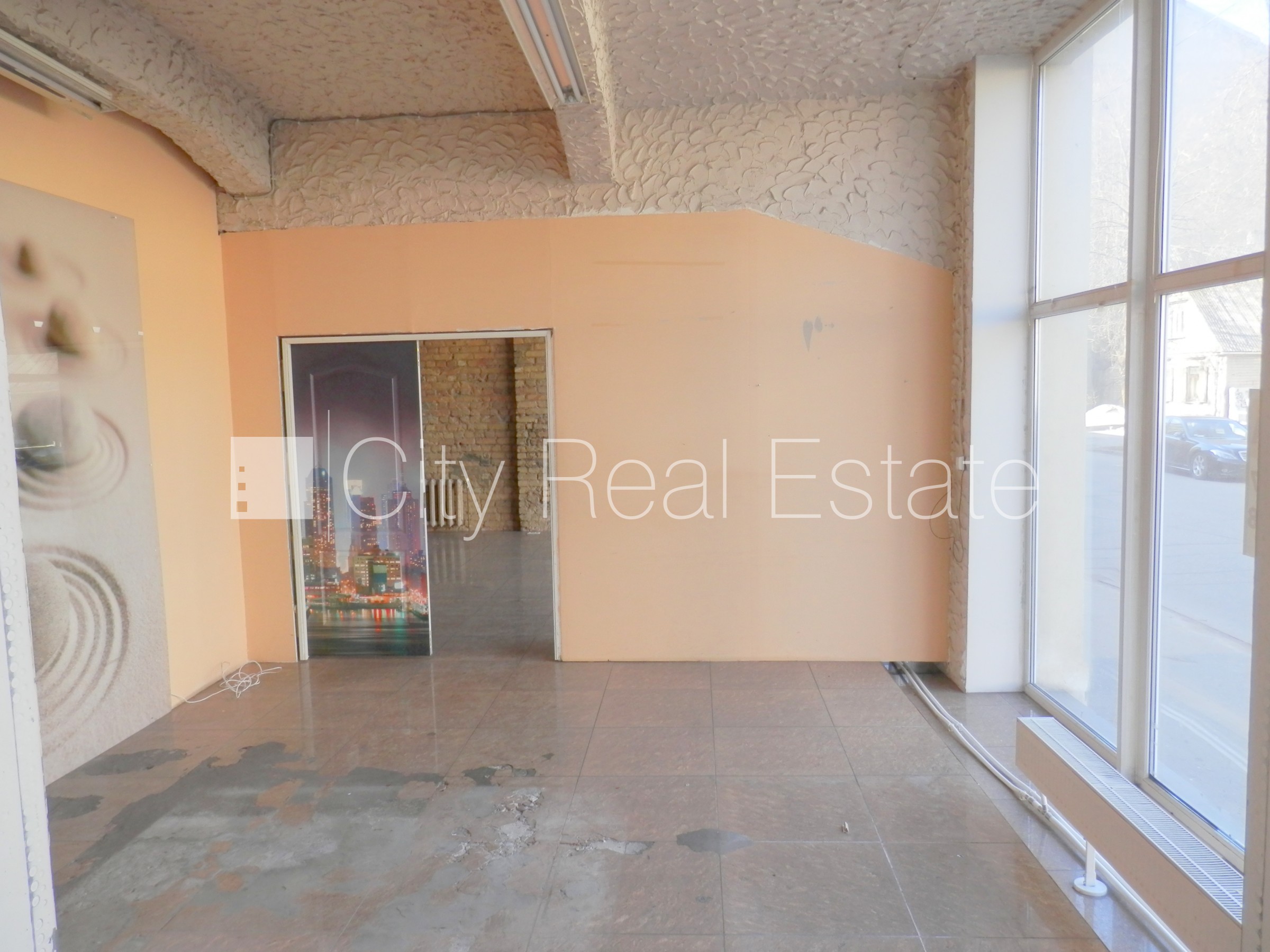 Sludinājumi. Fasādes māja, slēgts pagalms, vieta vairākām automašīnām, apsargāts pagalms, objektu apsargā Cena: 1488 EUR/mēn Foto #1