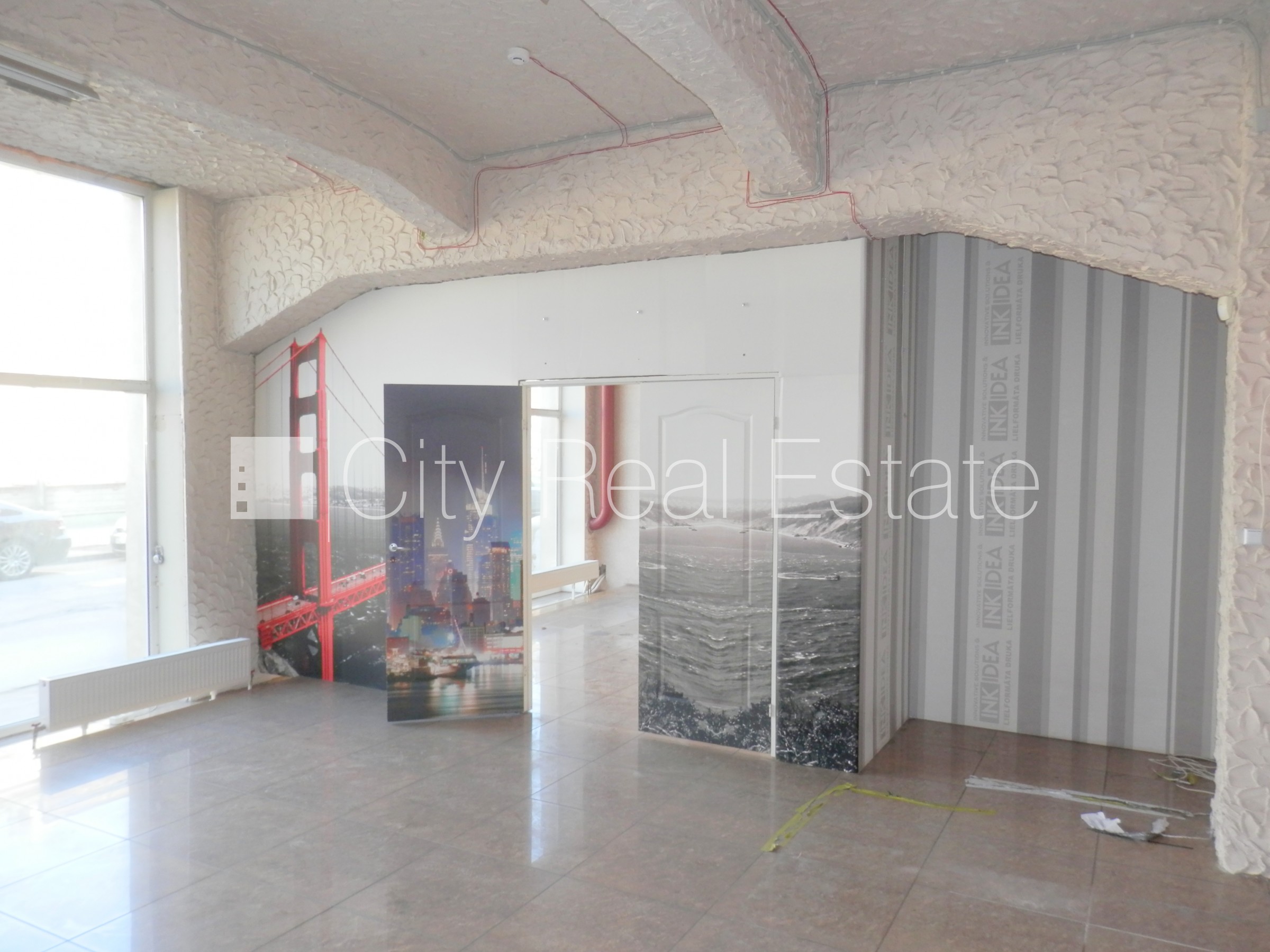 Sludinājumi. Fasādes māja, slēgts pagalms, vieta vairākām automašīnām, apsargāts pagalms, objektu apsargā Cena: 1488 EUR/mēn Foto #3