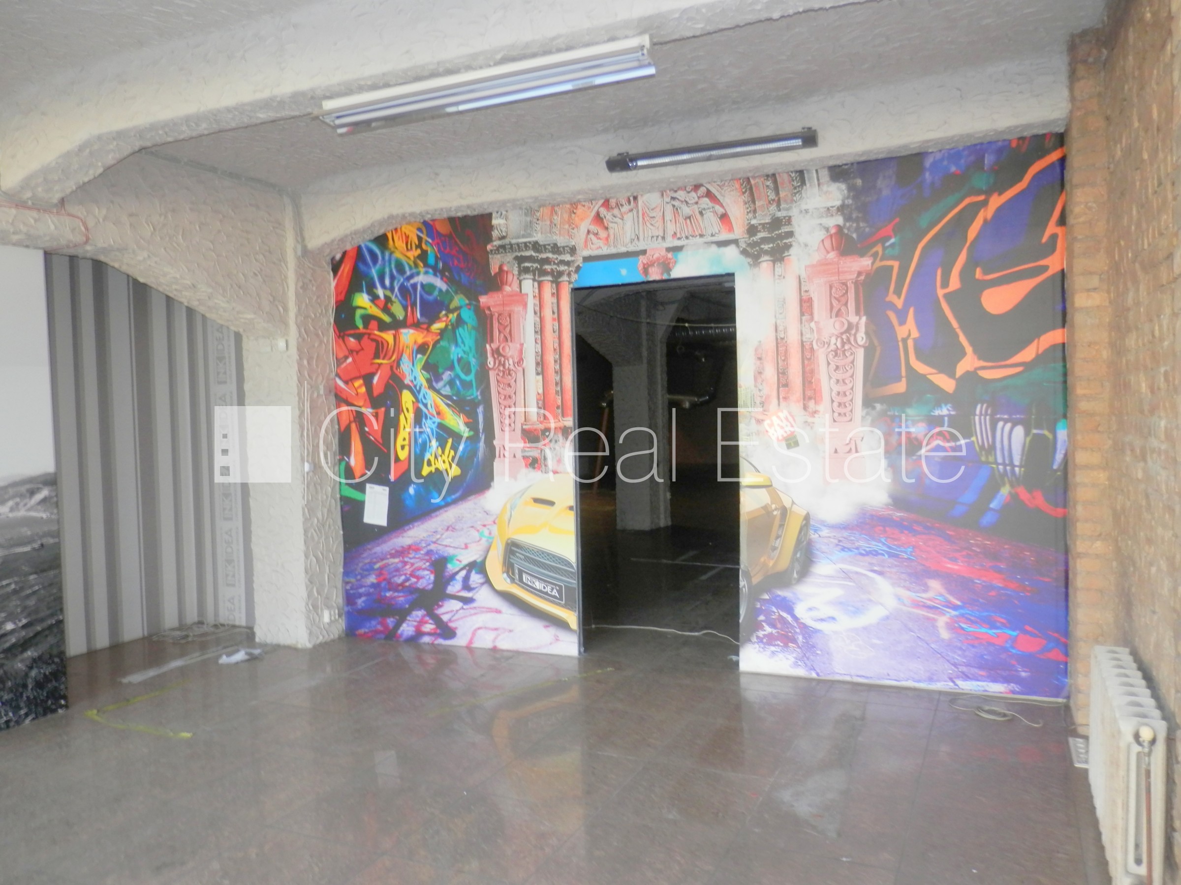 Sludinājumi. Fasādes māja, slēgts pagalms, vieta vairākām automašīnām, apsargāts pagalms, objektu apsargā Cena: 1488 EUR/mēn Foto #5