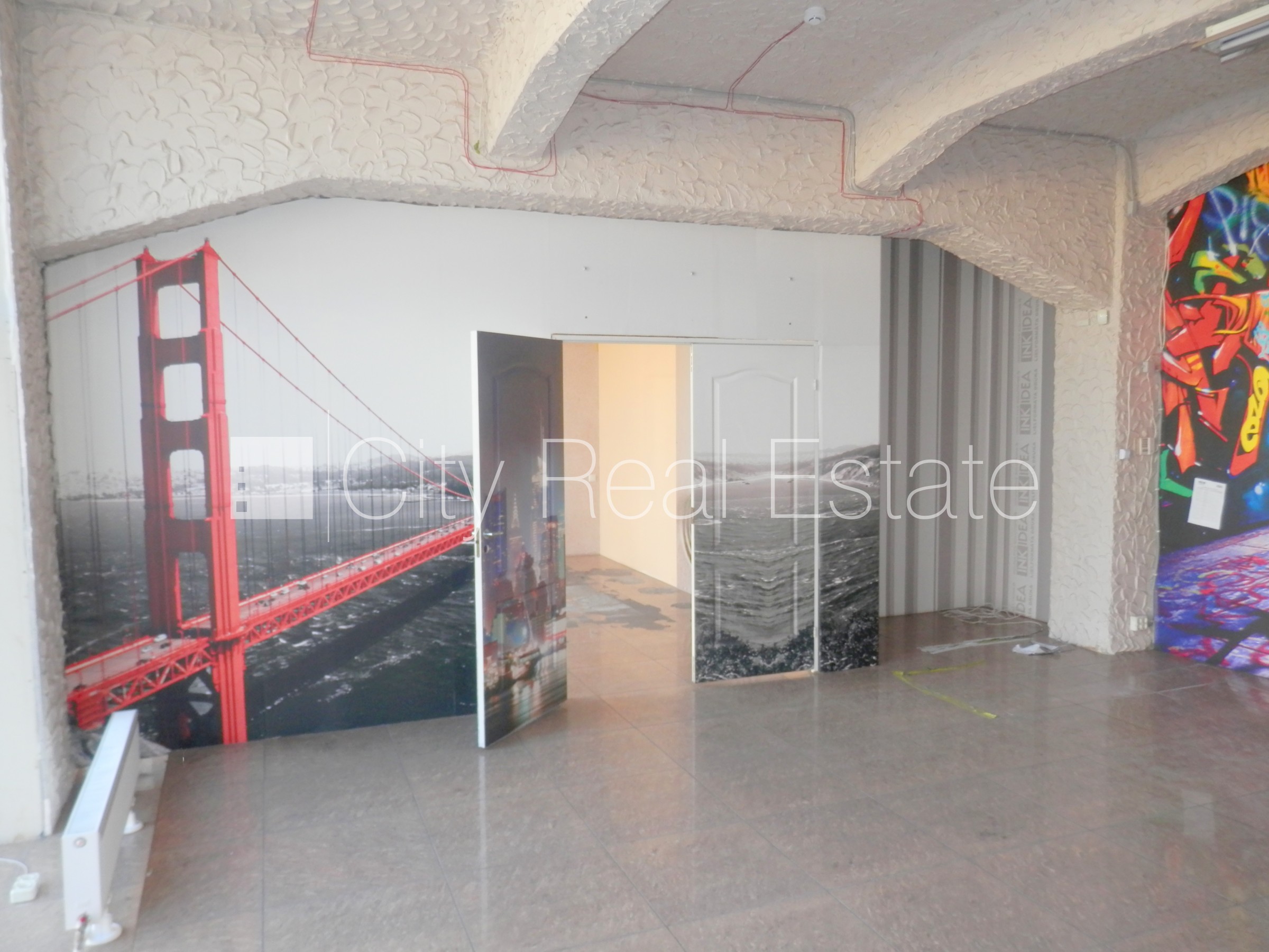 Sludinājumi. Fasādes māja, slēgts pagalms, vieta vairākām automašīnām, apsargāts pagalms, objektu apsargā Cena: 1488 EUR/mēn Foto #11