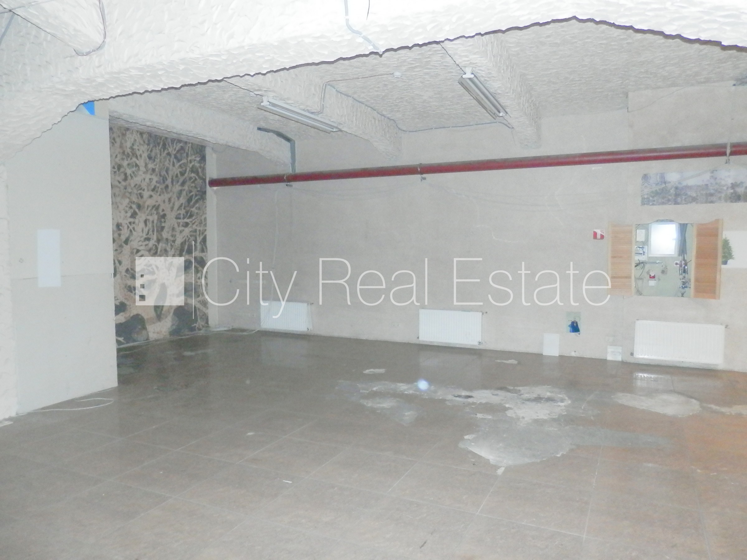 Sludinājumi. Fasādes māja, slēgts pagalms, vieta vairākām automašīnām, apsargāts pagalms, objektu apsargā Cena: 1488 EUR/mēn Foto #9