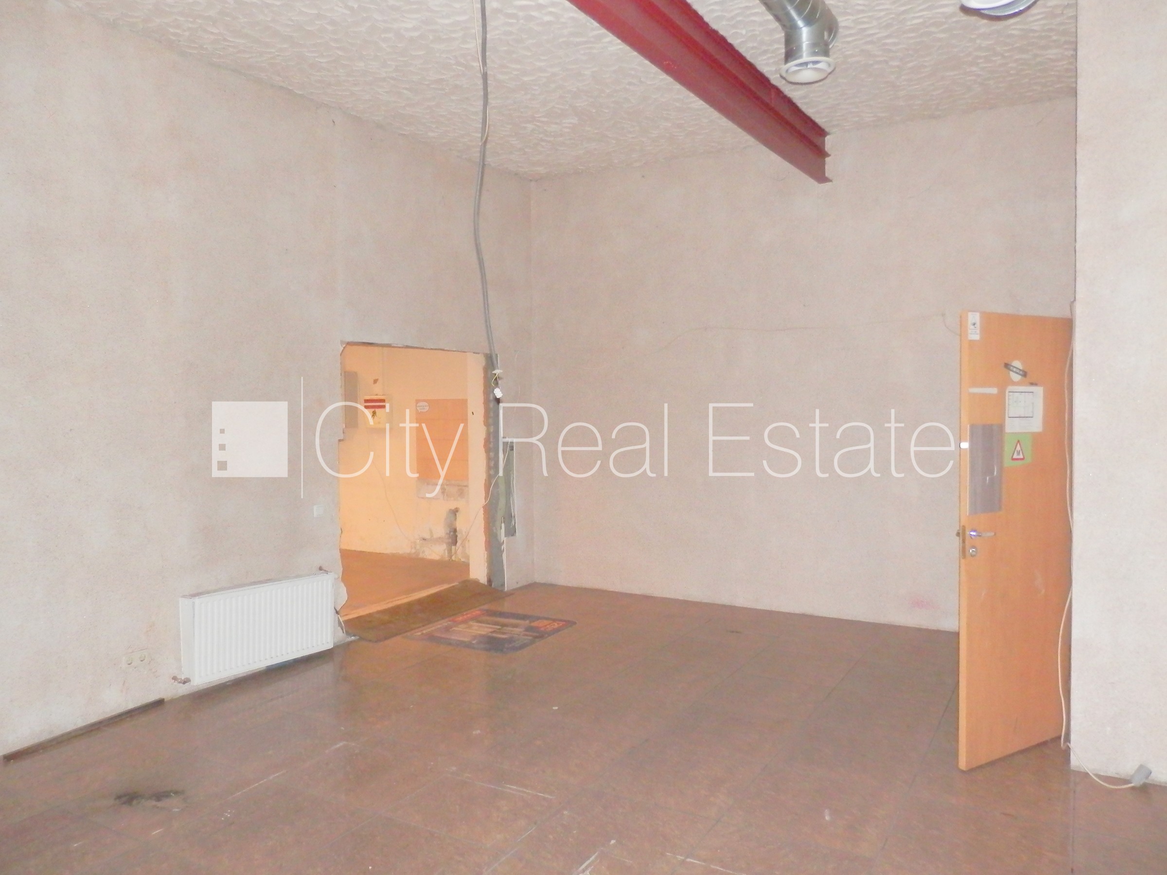 Sludinājumi. Fasādes māja, slēgts pagalms, vieta vairākām automašīnām, apsargāts pagalms, objektu apsargā Cena: 1488 EUR/mēn Foto #14