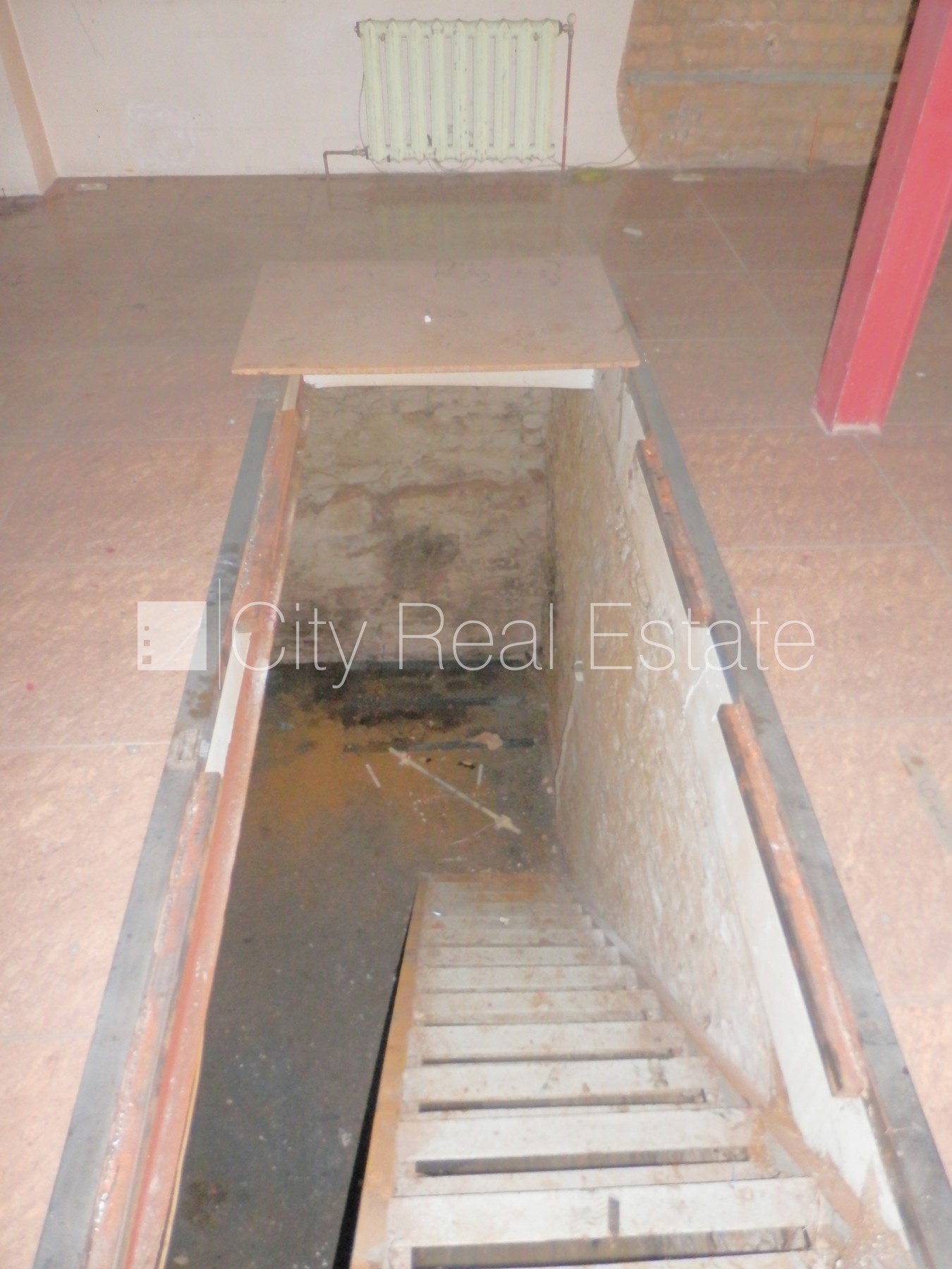 Sludinājumi. Fasādes māja, slēgts pagalms, vieta vairākām automašīnām, apsargāts pagalms, objektu apsargā Cena: 1488 EUR/mēn Foto #17