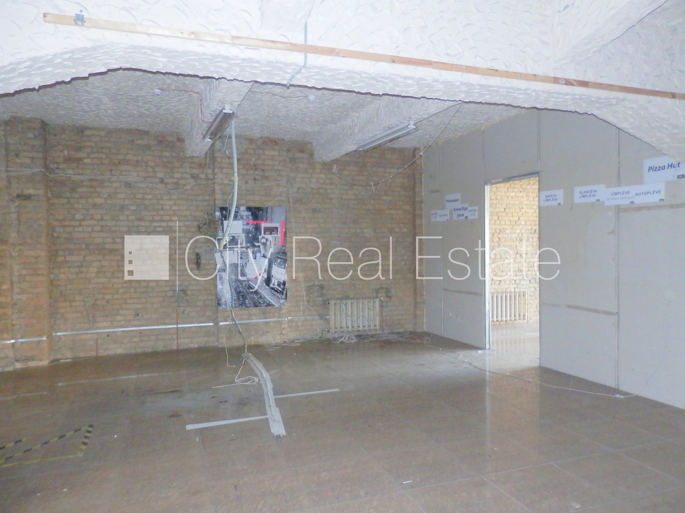 Sludinājumi. Fasādes māja, slēgts pagalms, vieta vairākām automašīnām, apsargāts pagalms, objektu apsargā Cena: 1488 EUR/mēn Foto #19