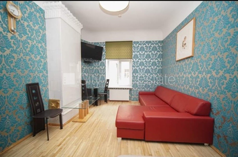 Sludinājumi. Fasādes māja, renovēta māja, objektu apsargā fiziskā apsardze, ieeja no pagalma, kāpņu telpa pēc Cena: 390 EUR/mēn Foto #2