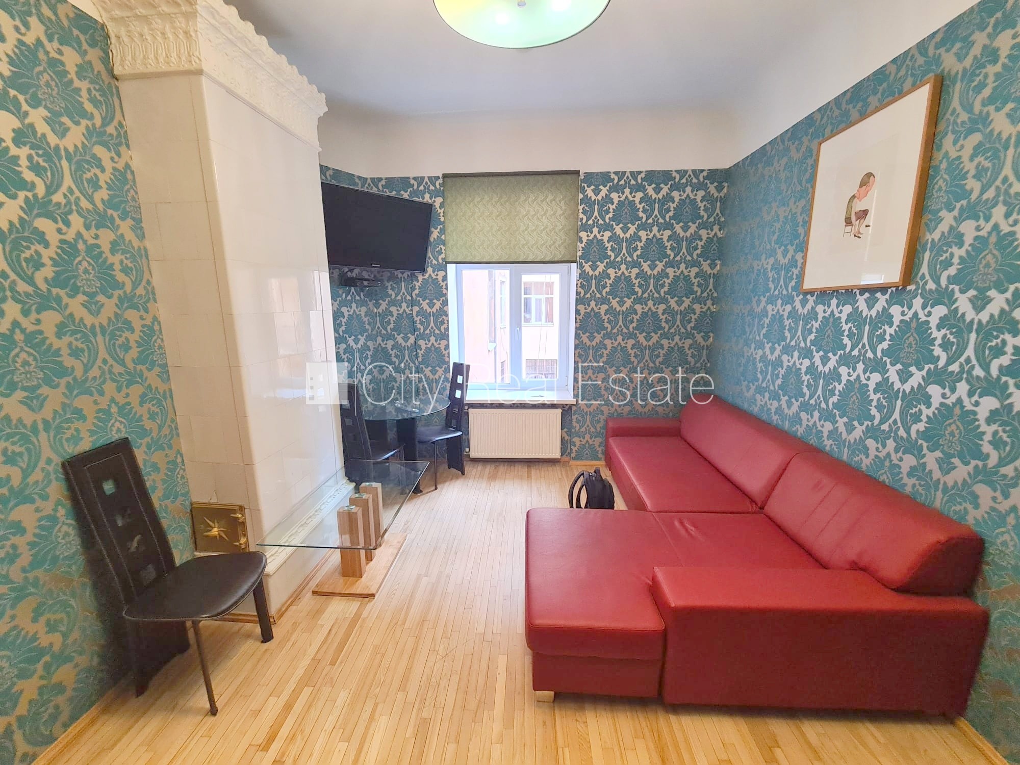 Sludinājumi. Fasādes māja, renovēta māja, objektu apsargā fiziskā apsardze, ieeja no pagalma, kāpņu telpa pēc Cena: 390 EUR/mēn Foto #3