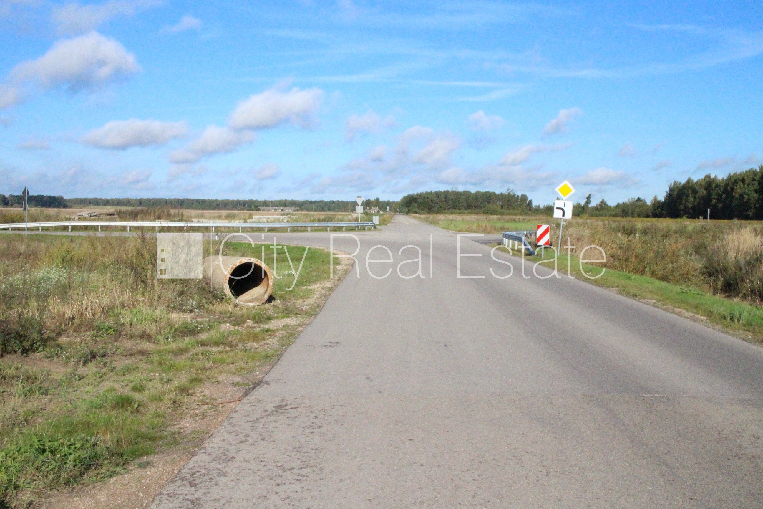 Sludinājumi. Savrupmāju retināta apbūve, iespējama mazstāvu apbūve, atļauts būvēt vienstāvu ēku, atļauts būvēt Cena: 639360 EUR Foto #3