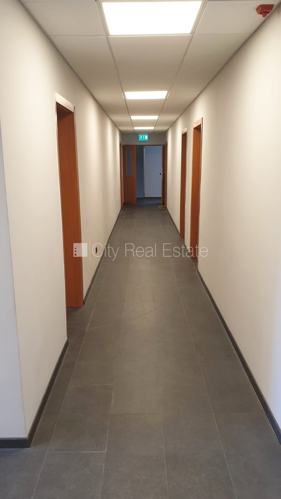 Sludinājumi. Fasādes māja, renovēta māja, slēgts pagalms, ieeja no ielas, ir lifts, kāpņu telpa pēc kapitālā Cena: 300 EUR/mēn Foto #12