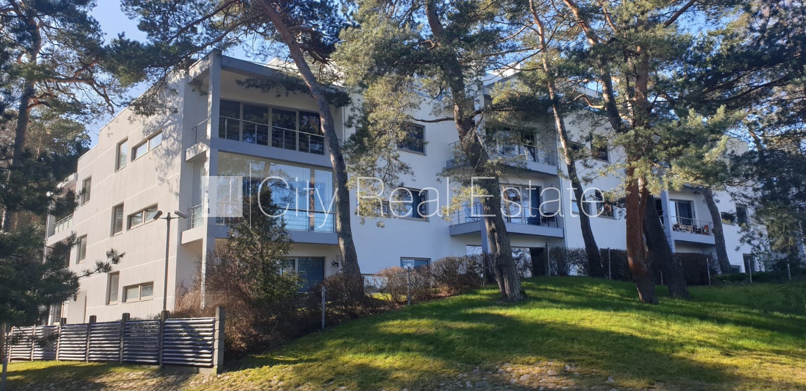 Sludinājumi. Labiekārtots apzaļumots pagalms, pazemes autostāvvieta, pagalmā bērnu spēļu laukums, divas terases, Cena: 1500 EUR/mēn Foto #19