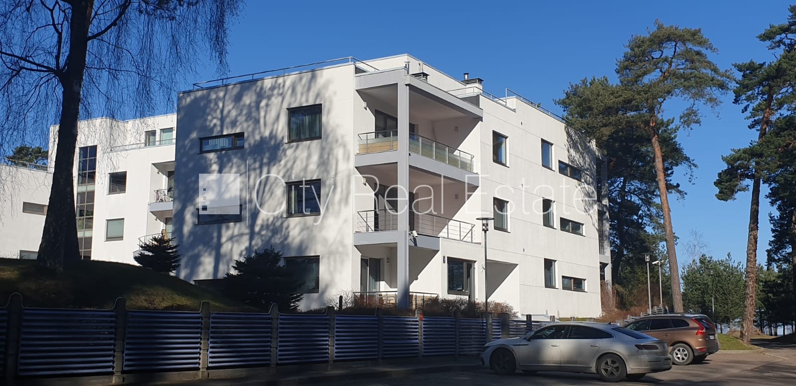 Sludinājumi. Labiekārtots apzaļumots pagalms, pazemes autostāvvieta, pagalmā bērnu spēļu laukums, divas terases, Cena: 1500 EUR/mēn Foto #20