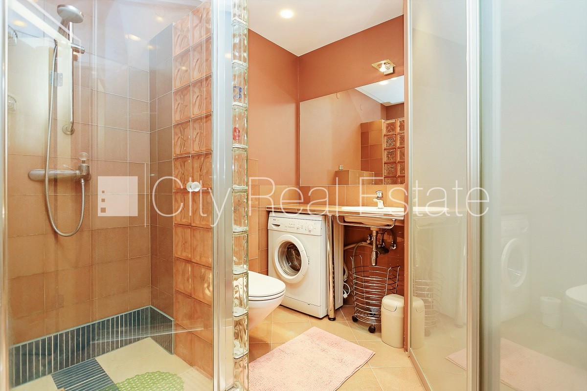 Sludinājumi. Labiekārtots apzaļumots pagalms, pazemes autostāvvieta, pagalmā bērnu spēļu laukums, divas terases, Cena: 1500 EUR/mēn Foto #11