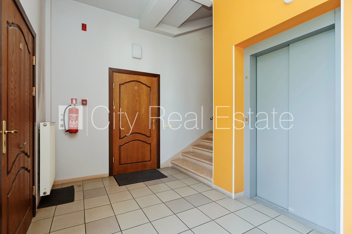 Sludinājumi. Labiekārtots apzaļumots pagalms, pazemes autostāvvieta, pagalmā bērnu spēļu laukums, divas terases, Cena: 1500 EUR/mēn Foto #17