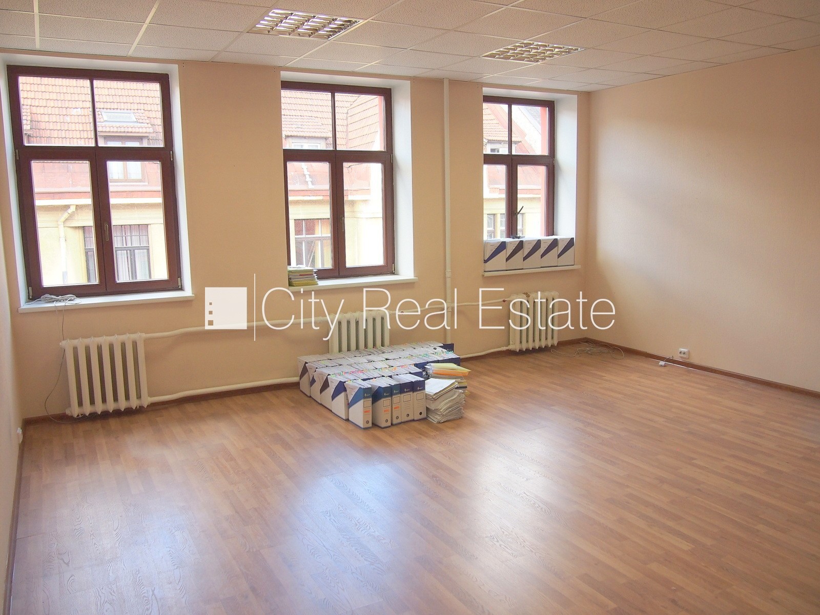 Объявление. Фасадный дом, реновированный дом, вход с улицы, лестничная клетка после косметического ремонта, Цена: 308 EUR/мес. Foto #2