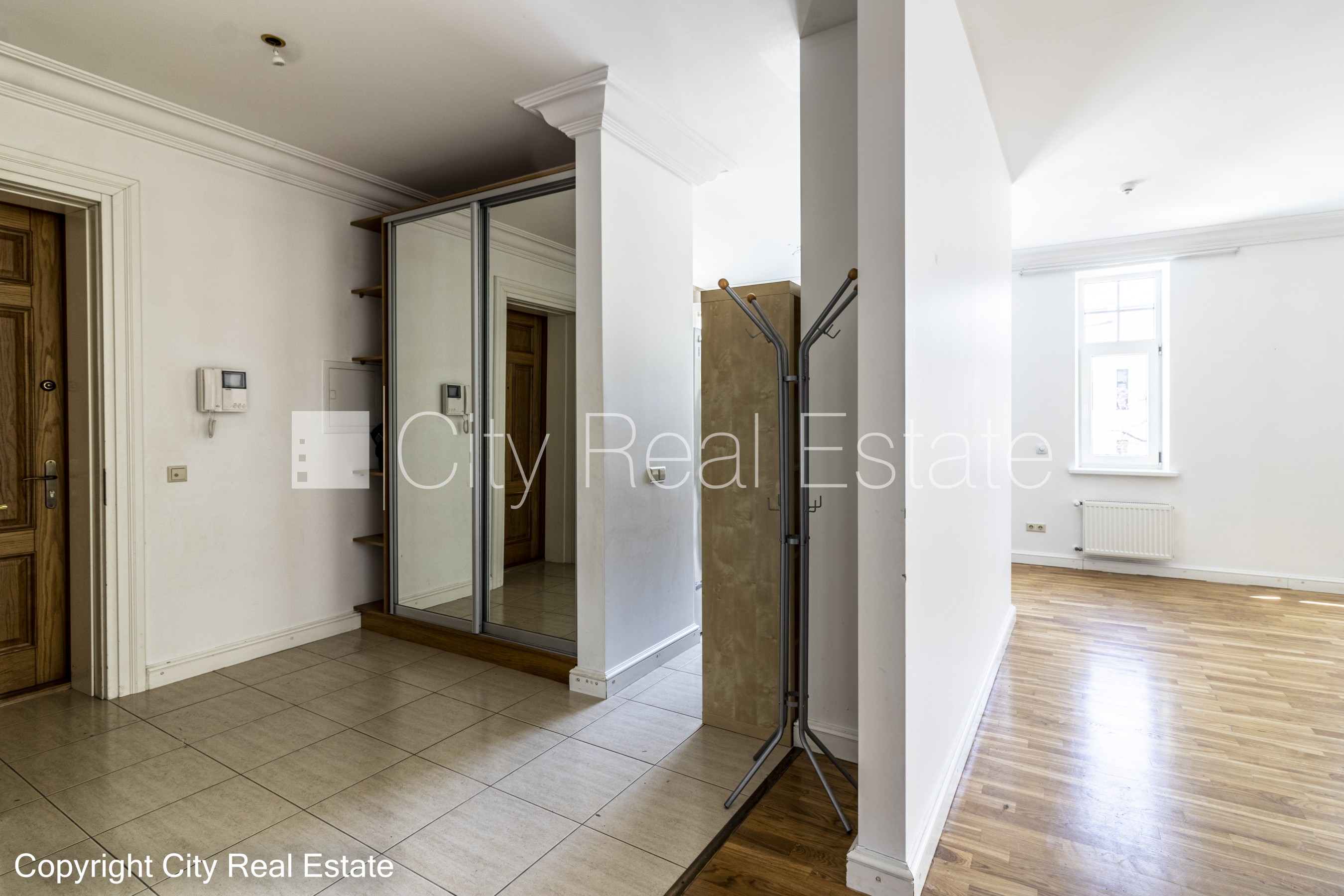 Sludinājumi. Fasādes māja, renovēta māja, slēgts pagalms, ieeja no ielas, ir lifts, kāpņu telpa pēc kapitālā Cena: 1322 EUR/mēn Foto #14