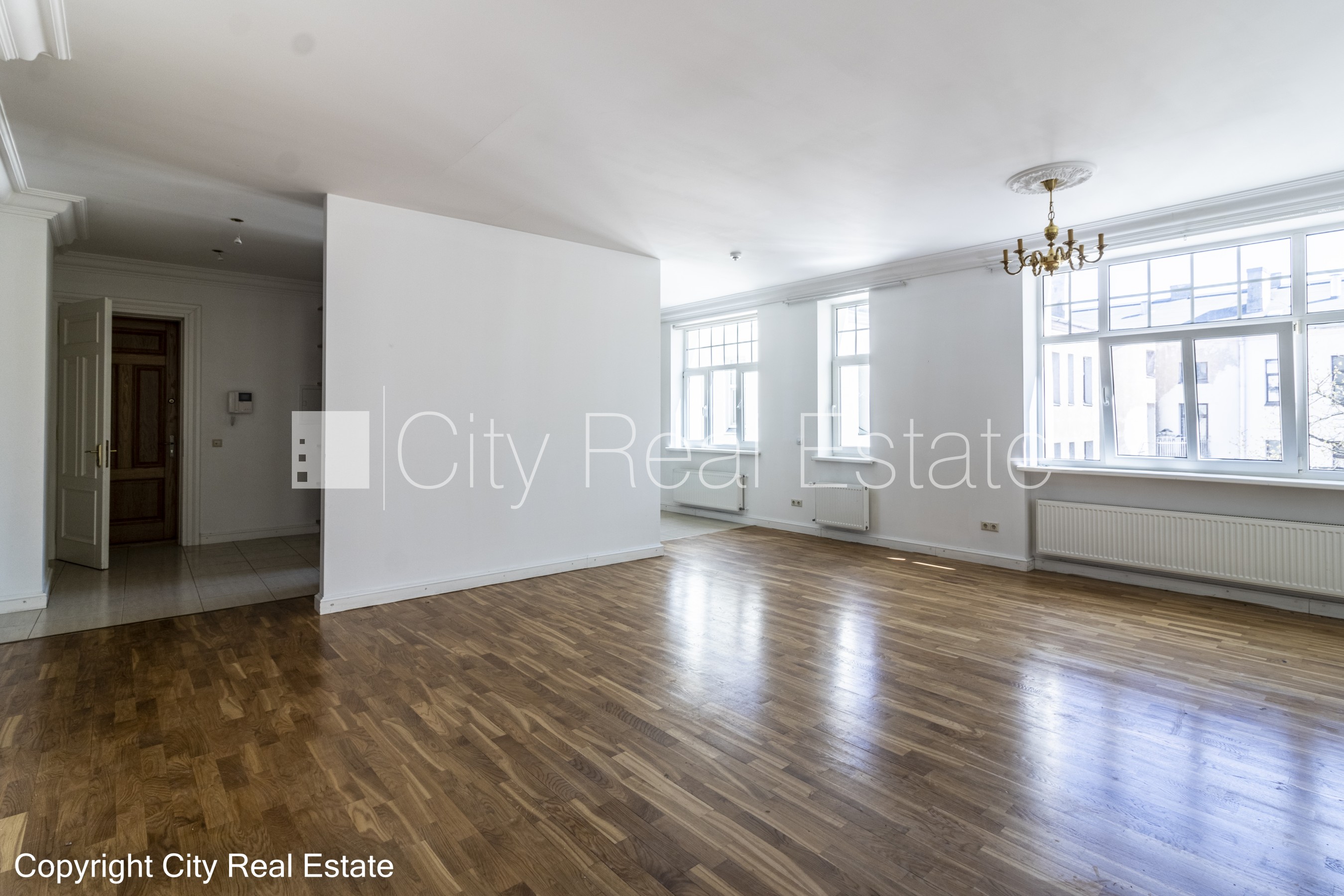 Sludinājumi. Fasādes māja, renovēta māja, slēgts pagalms, ieeja no ielas, ir lifts, kāpņu telpa pēc kapitālā Cena: 1322 EUR/mēn Foto #12