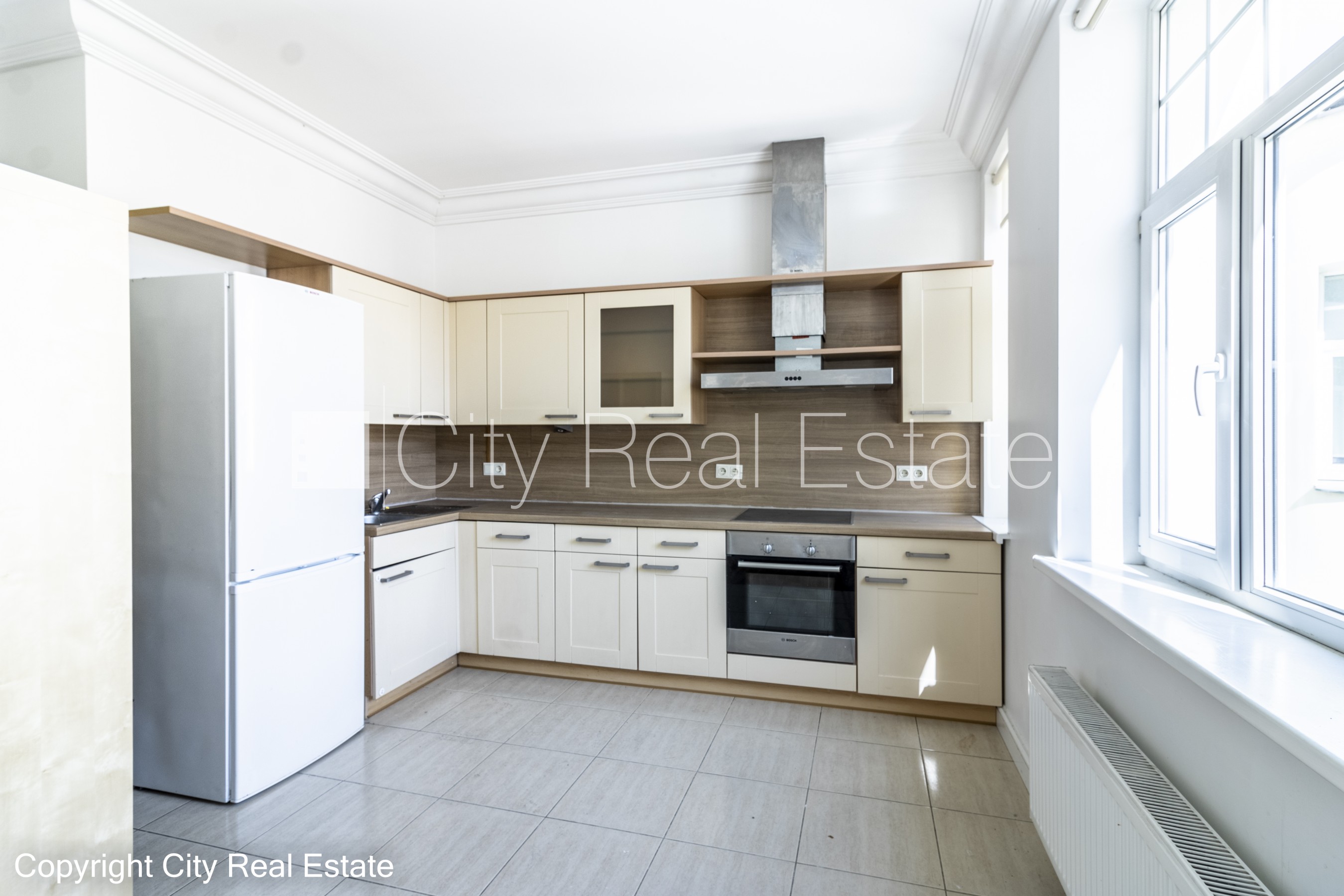 Sludinājumi. Fasādes māja, renovēta māja, slēgts pagalms, ieeja no ielas, ir lifts, kāpņu telpa pēc kapitālā Cena: 1322 EUR/mēn Foto #15