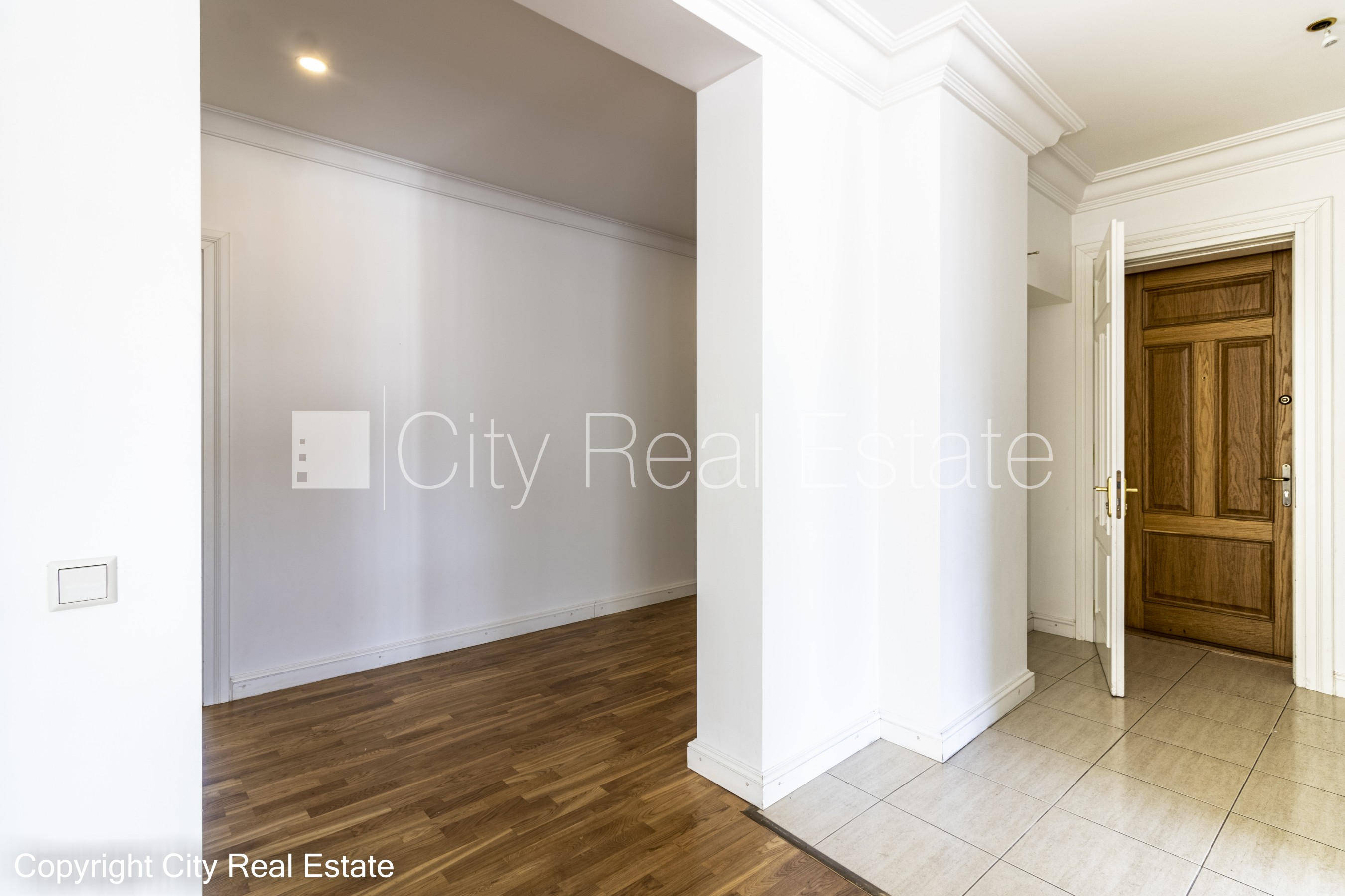 Sludinājumi. Fasādes māja, renovēta māja, slēgts pagalms, ieeja no ielas, ir lifts, kāpņu telpa pēc kapitālā Cena: 1322 EUR/mēn Foto #17