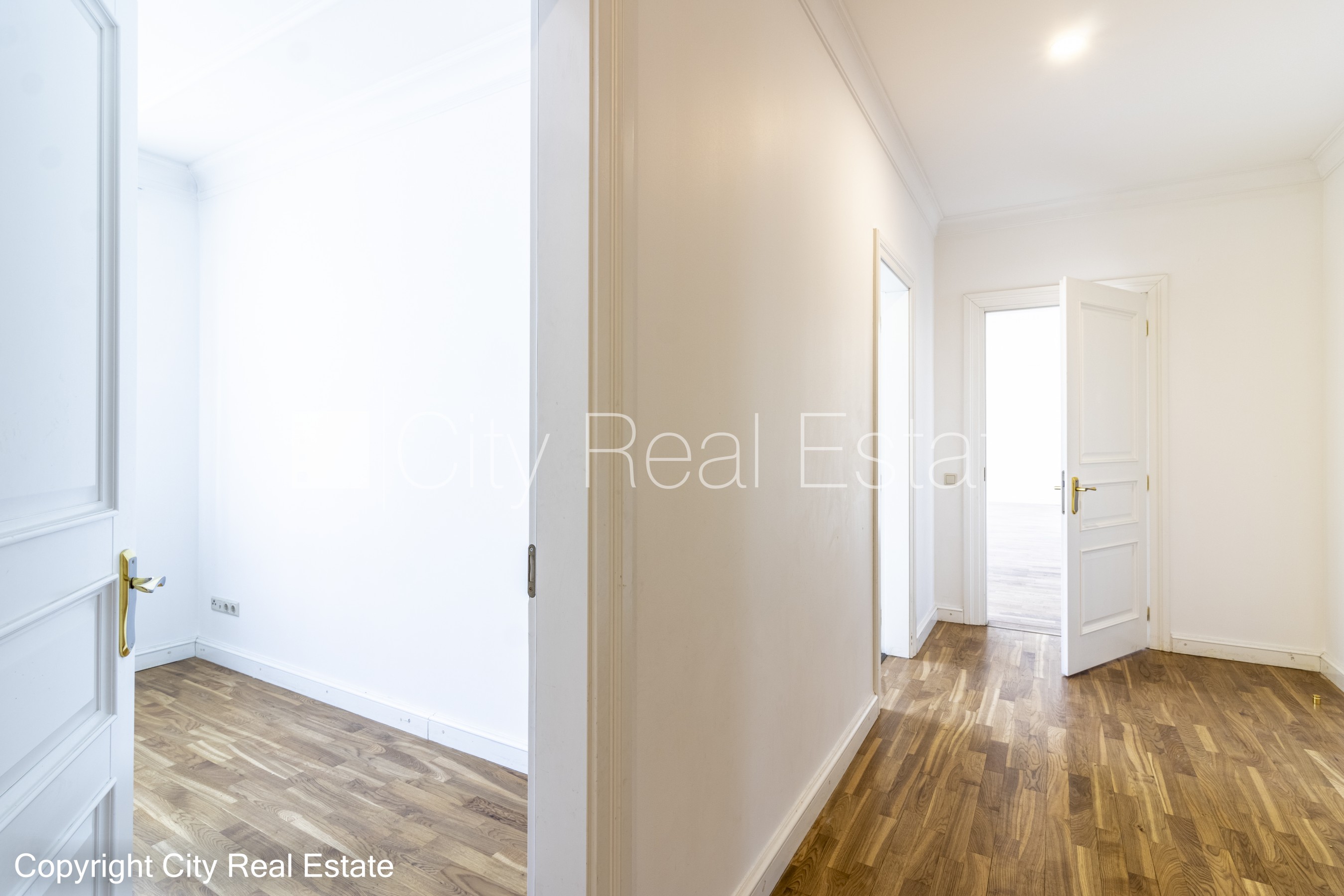 Sludinājumi. Fasādes māja, renovēta māja, slēgts pagalms, ieeja no ielas, ir lifts, kāpņu telpa pēc kapitālā Cena: 1322 EUR/mēn Foto #7