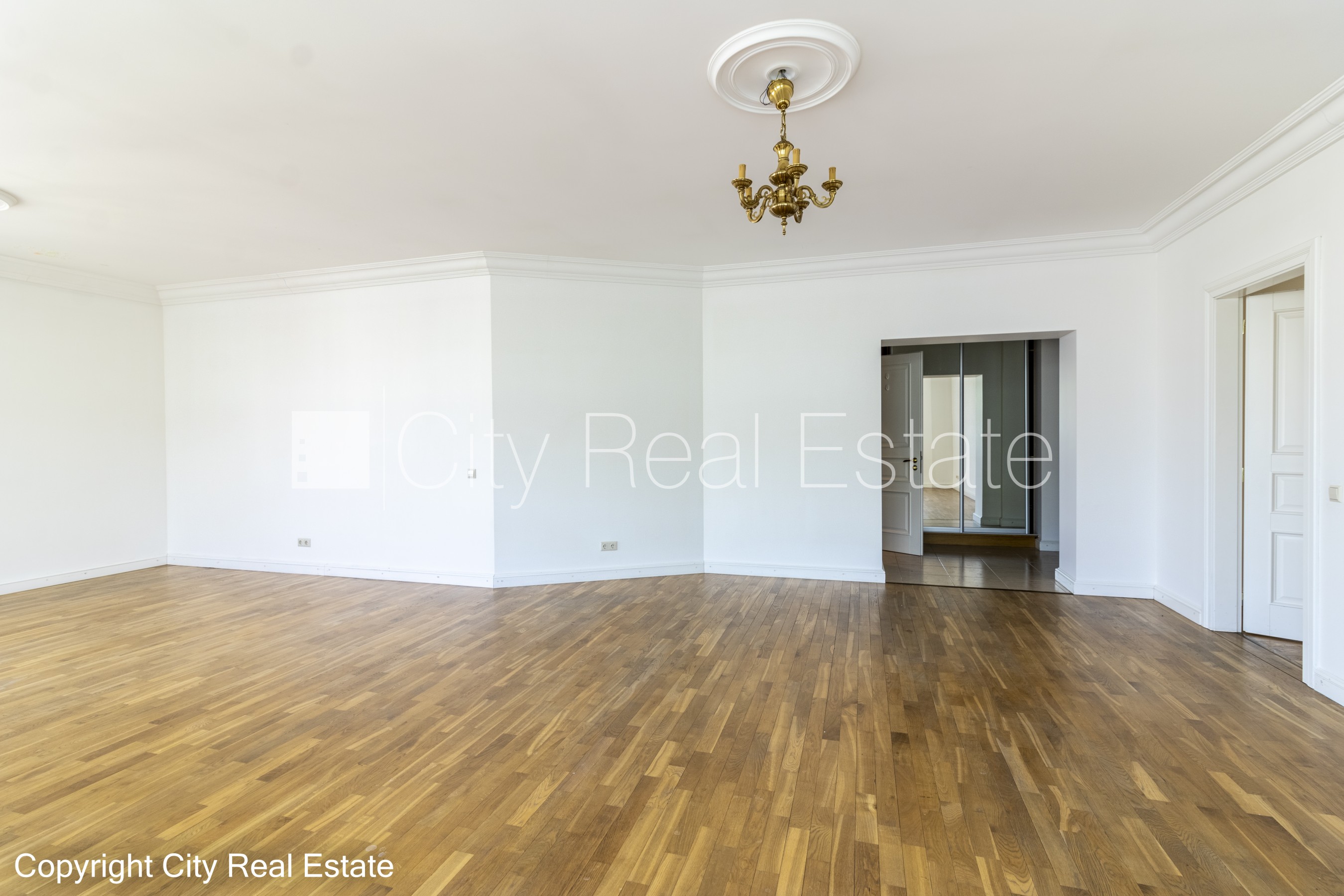 Sludinājumi. Fasādes māja, renovēta māja, slēgts pagalms, ieeja no ielas, ir lifts, kāpņu telpa pēc kapitālā Cena: 1322 EUR/mēn Foto #3