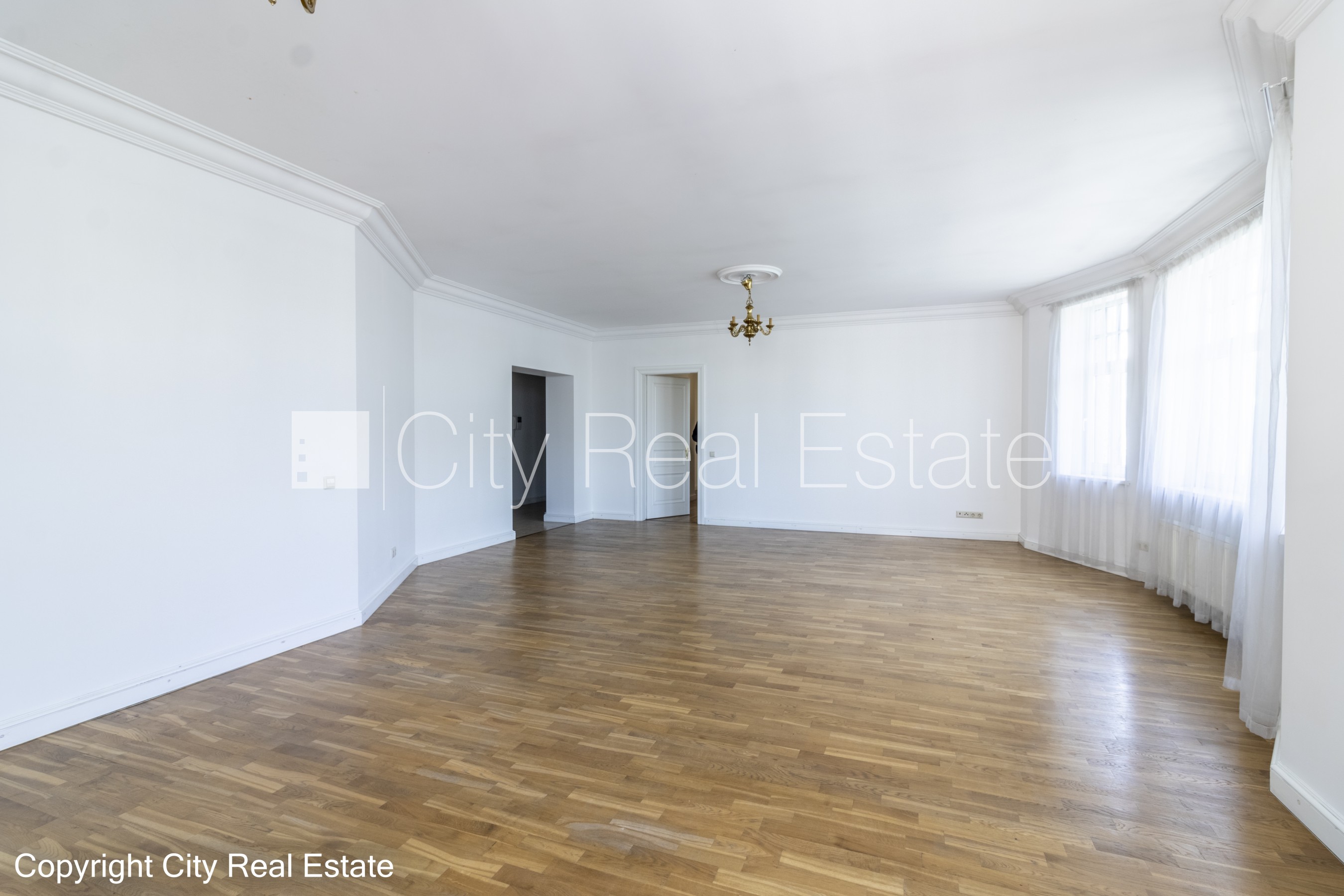 Sludinājumi. Fasādes māja, renovēta māja, slēgts pagalms, ieeja no ielas, ir lifts, kāpņu telpa pēc kapitālā Cena: 1322 EUR/mēn Foto #4