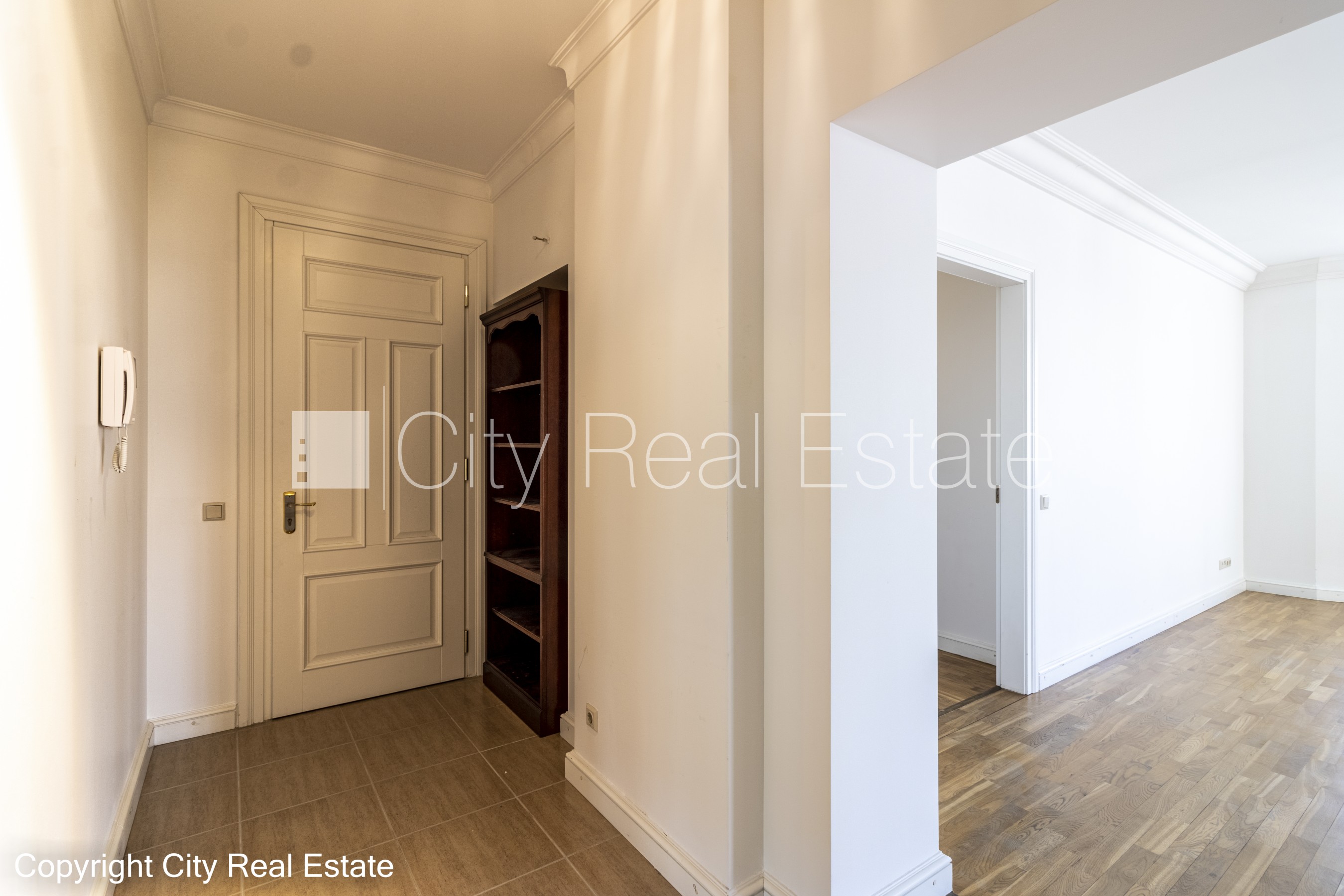 Sludinājumi. Fasādes māja, renovēta māja, slēgts pagalms, ieeja no ielas, ir lifts, kāpņu telpa pēc kapitālā Cena: 1322 EUR/mēn Foto #23