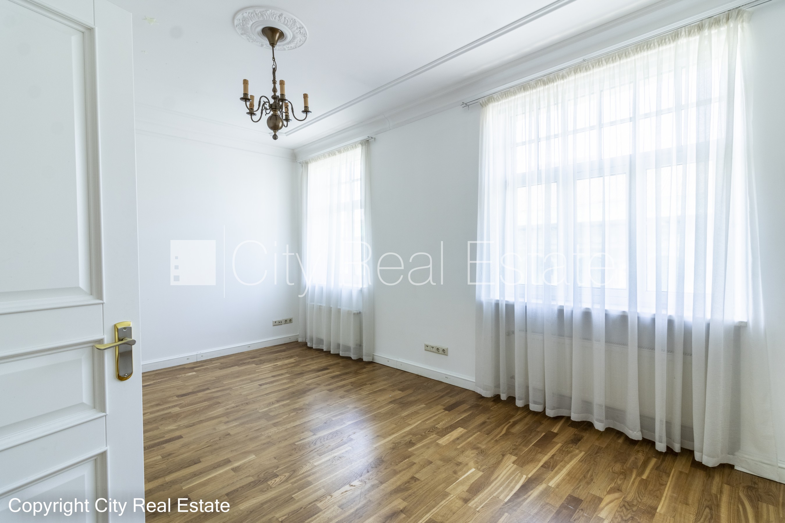 Sludinājumi. Fasādes māja, renovēta māja, slēgts pagalms, ieeja no ielas, ir lifts, kāpņu telpa pēc kapitālā Cena: 1322 EUR/mēn Foto #8