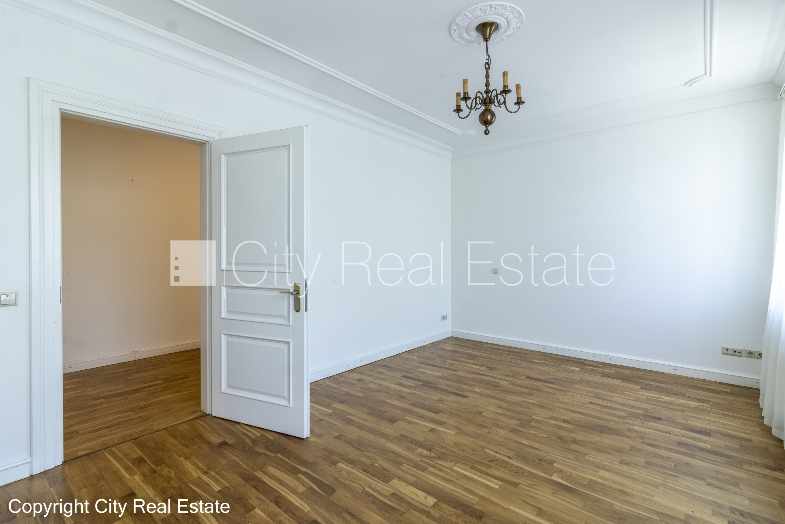 Sludinājumi. Fasādes māja, renovēta māja, slēgts pagalms, ieeja no ielas, ir lifts, kāpņu telpa pēc kapitālā Cena: 1322 EUR/mēn Foto #9