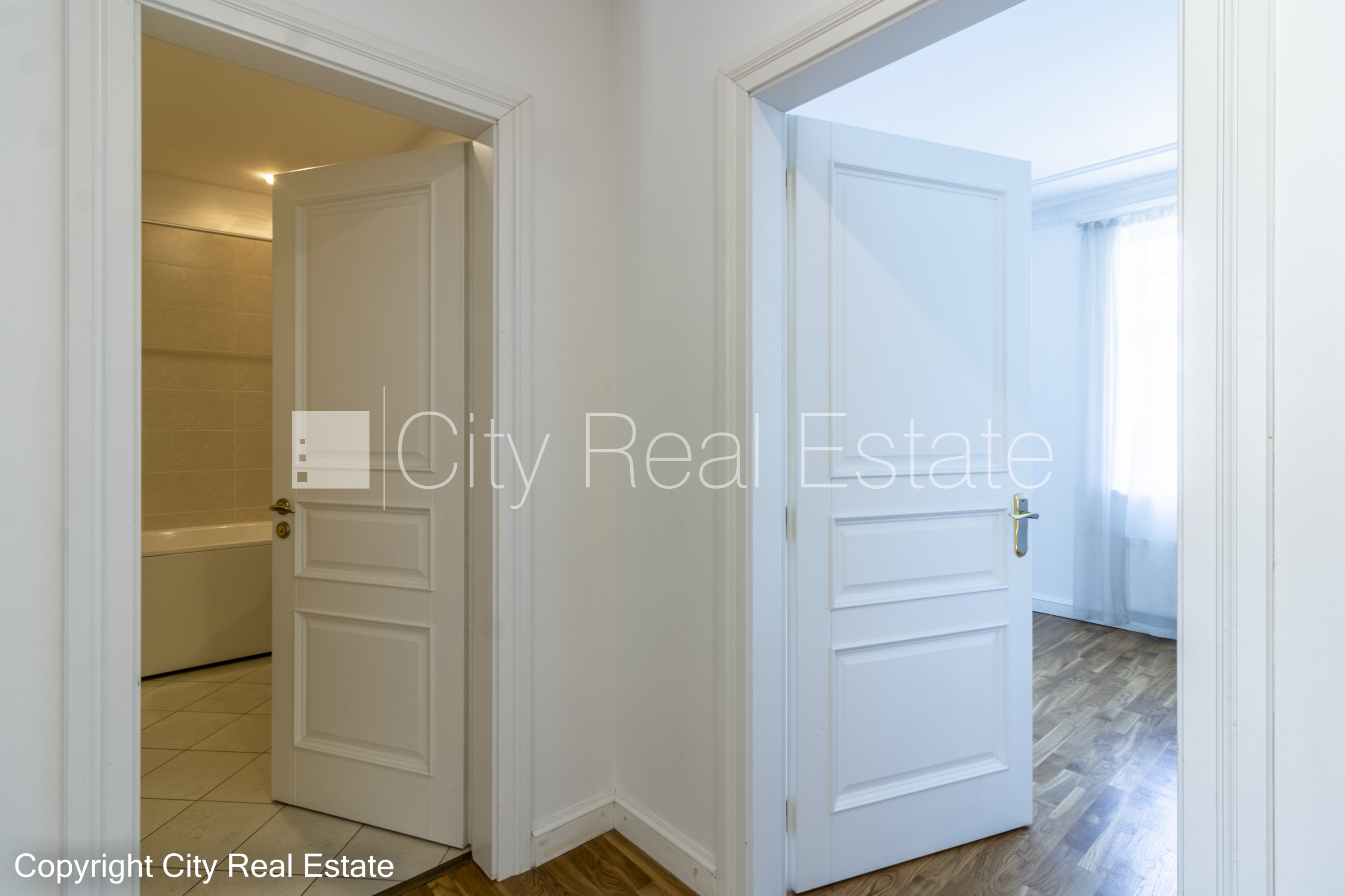 Sludinājumi. Fasādes māja, renovēta māja, slēgts pagalms, ieeja no ielas, ir lifts, kāpņu telpa pēc kapitālā Cena: 1322 EUR/mēn Foto #18