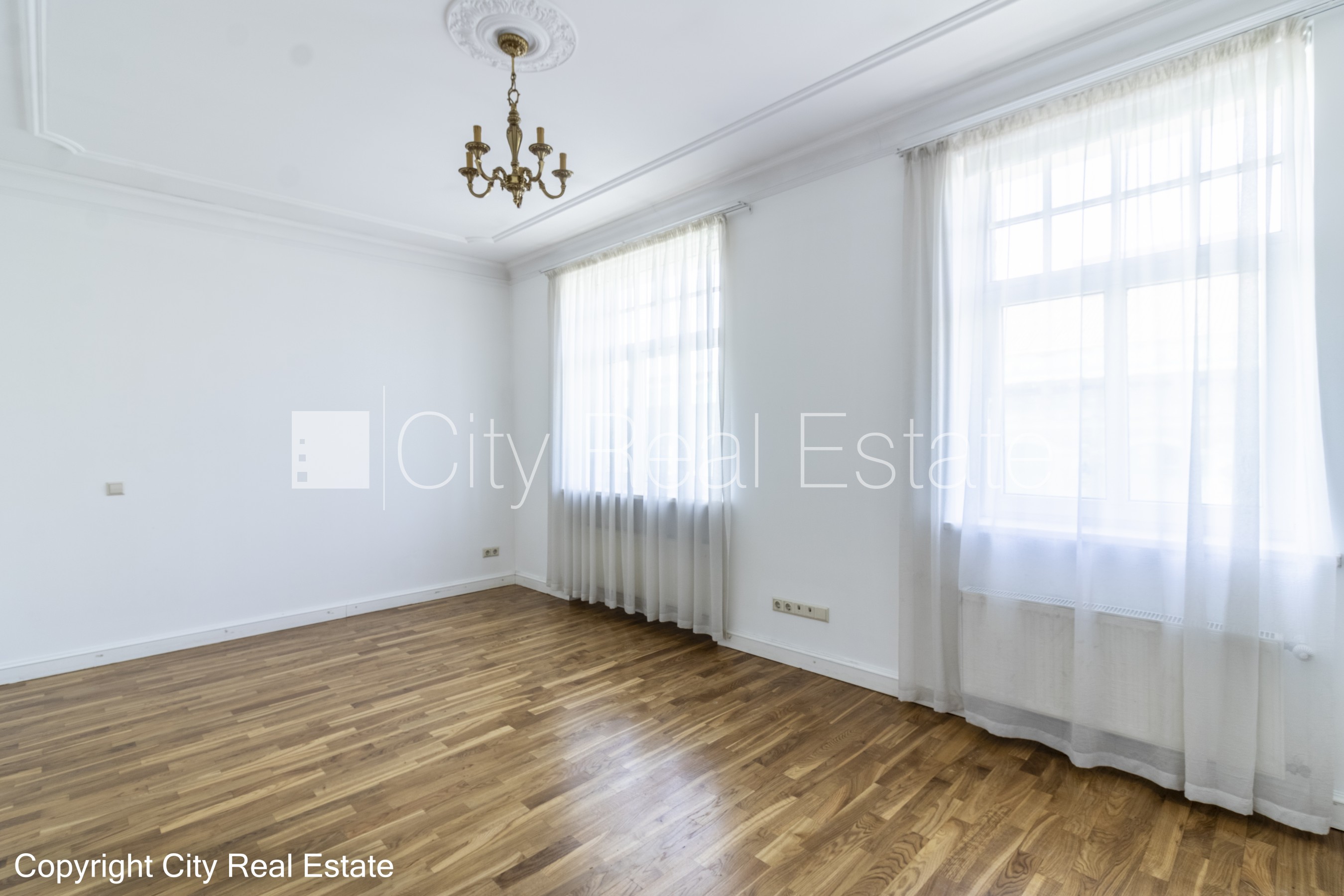 Sludinājumi. Fasādes māja, renovēta māja, slēgts pagalms, ieeja no ielas, ir lifts, kāpņu telpa pēc kapitālā Cena: 1322 EUR/mēn Foto #10