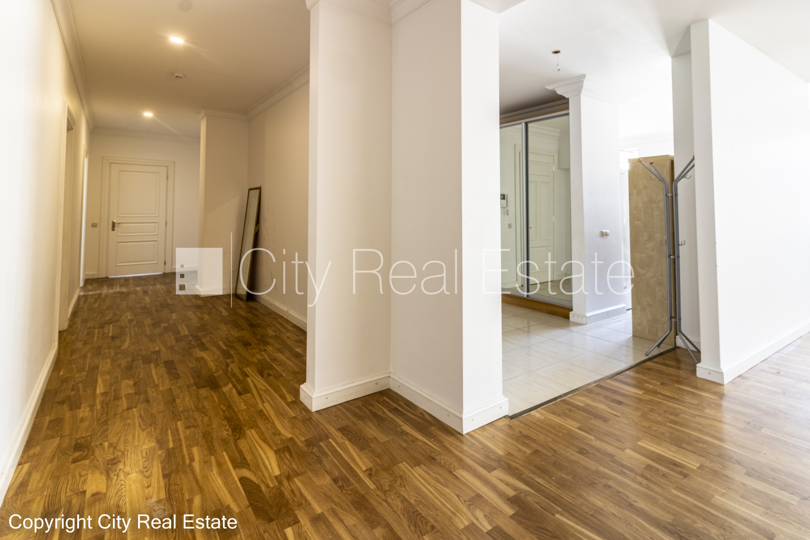 Sludinājumi. Fasādes māja, renovēta māja, slēgts pagalms, ieeja no ielas, ir lifts, kāpņu telpa pēc kapitālā Cena: 1322 EUR/mēn Foto #11