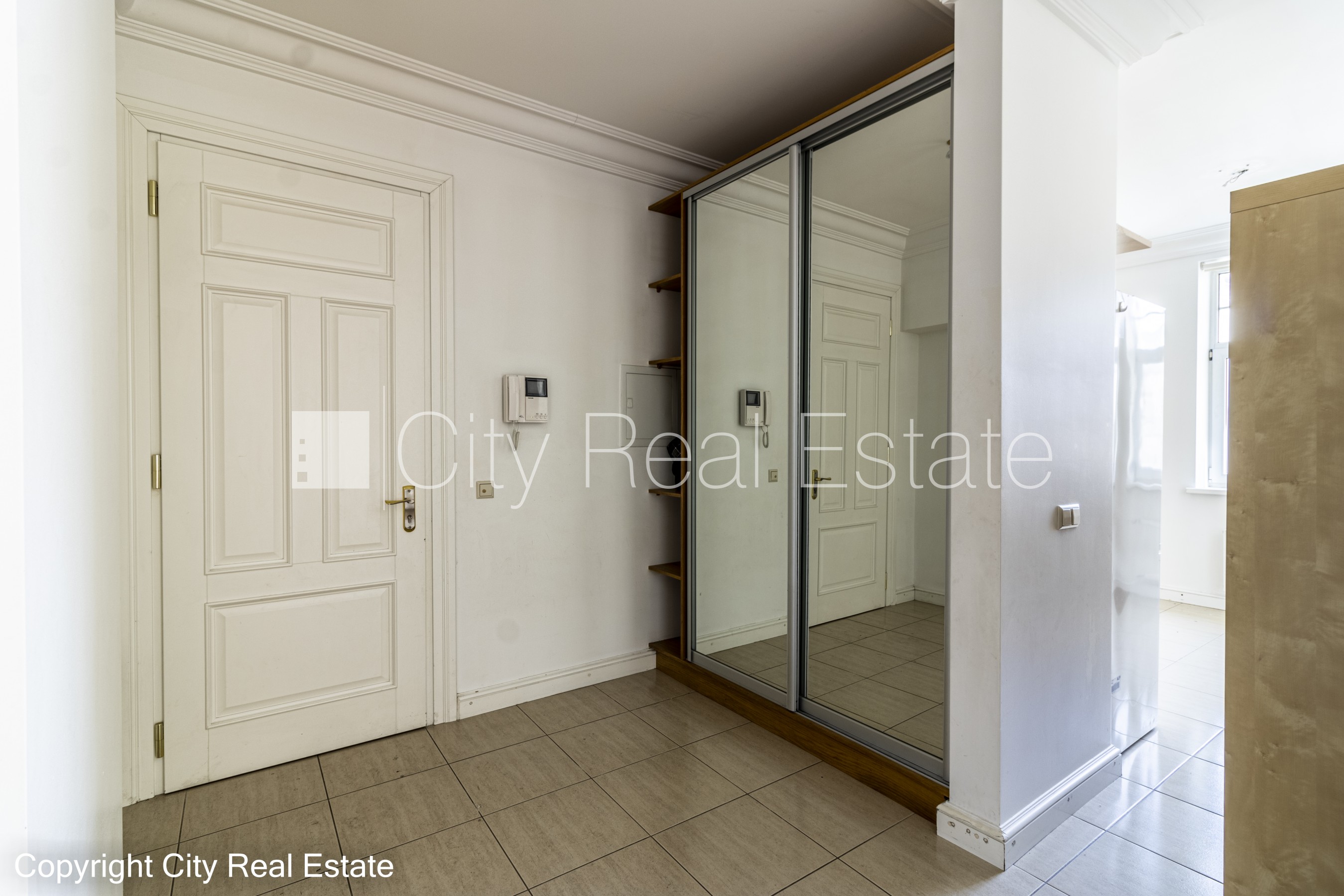 Sludinājumi. Fasādes māja, renovēta māja, slēgts pagalms, ieeja no ielas, ir lifts, kāpņu telpa pēc kapitālā Cena: 1322 EUR/mēn Foto #24