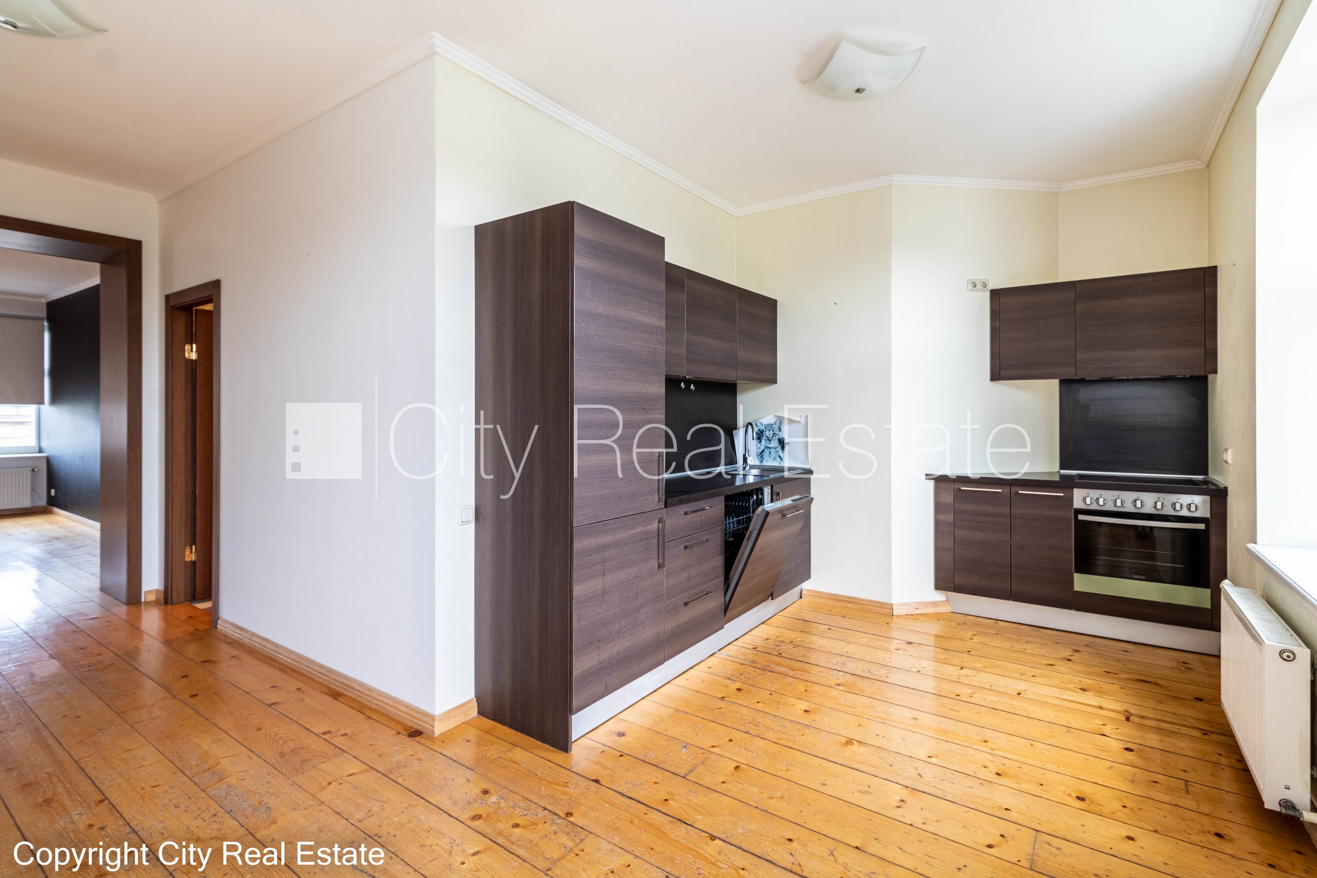 Sludinājumi. Fasādes māja, slēgts pagalms, vieta automašīnai, ieeja no ielas un pagalma, ir lifts, kāpņu telpa Cena: 170000 EUR Foto #1