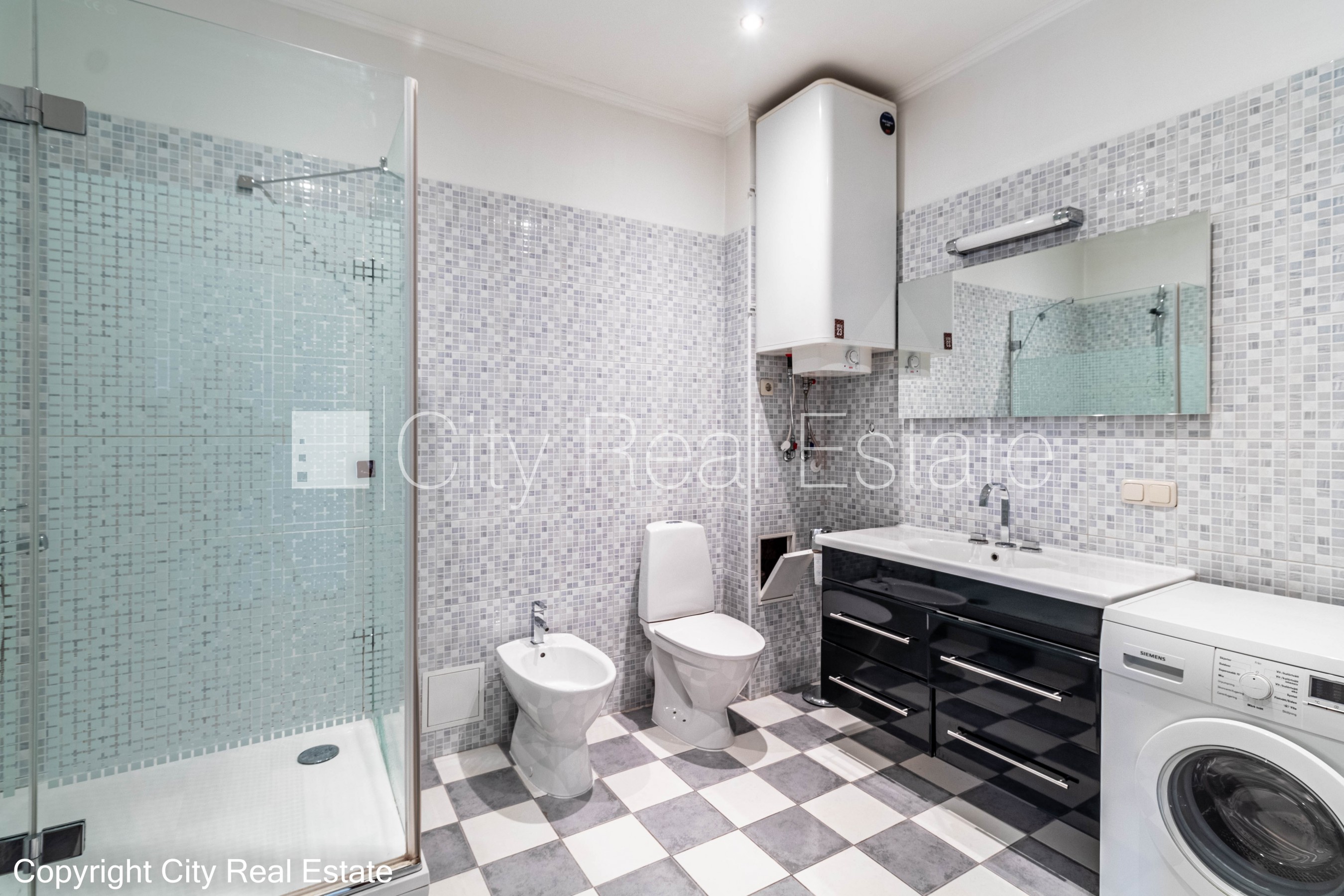 Sludinājumi. Fasādes māja, slēgts pagalms, vieta automašīnai, ieeja no ielas un pagalma, ir lifts, kāpņu telpa Cena: 170000 EUR Foto #12